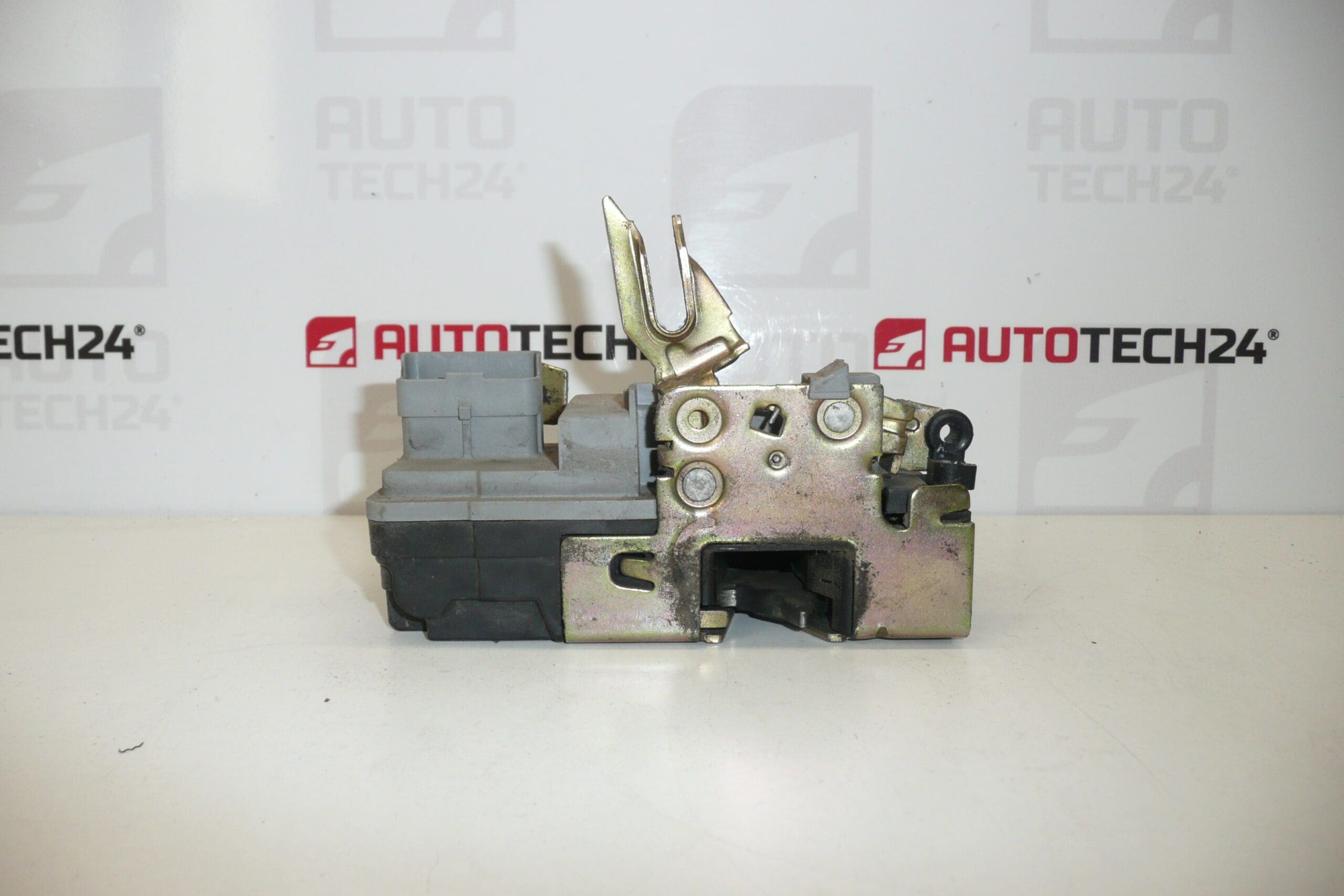 Serrure porte avant gauche Citroën Xsara 9135H4