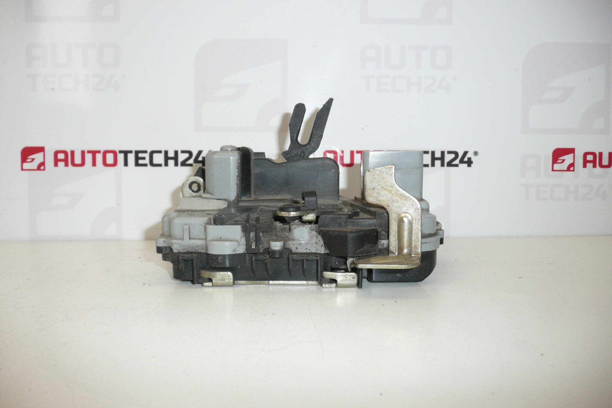 Serrure porte avant gauche conducteur Citroën Xsara 9135H4