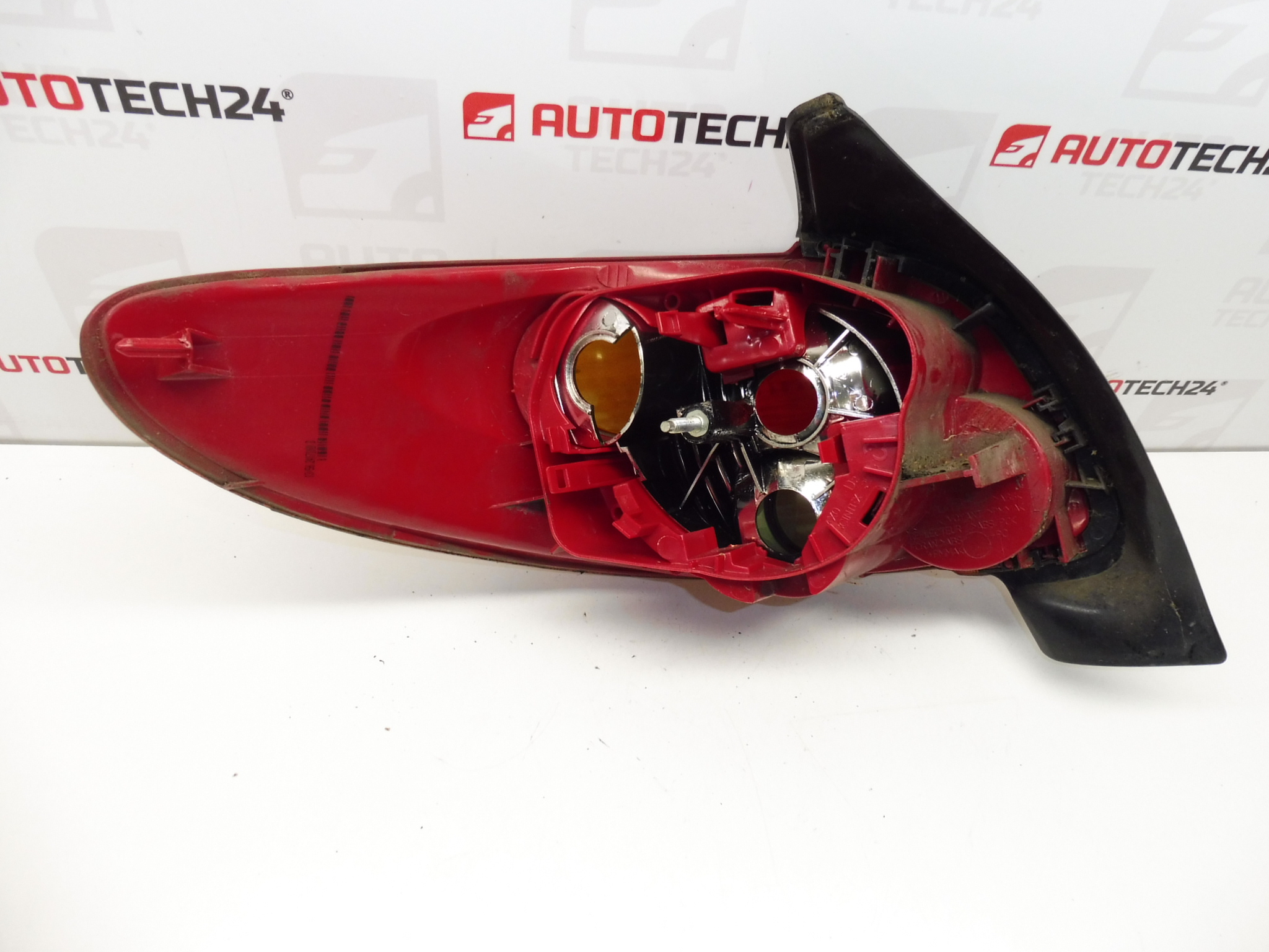 Feu arrière droit Peugeot 206 3/5 portes 6351S0