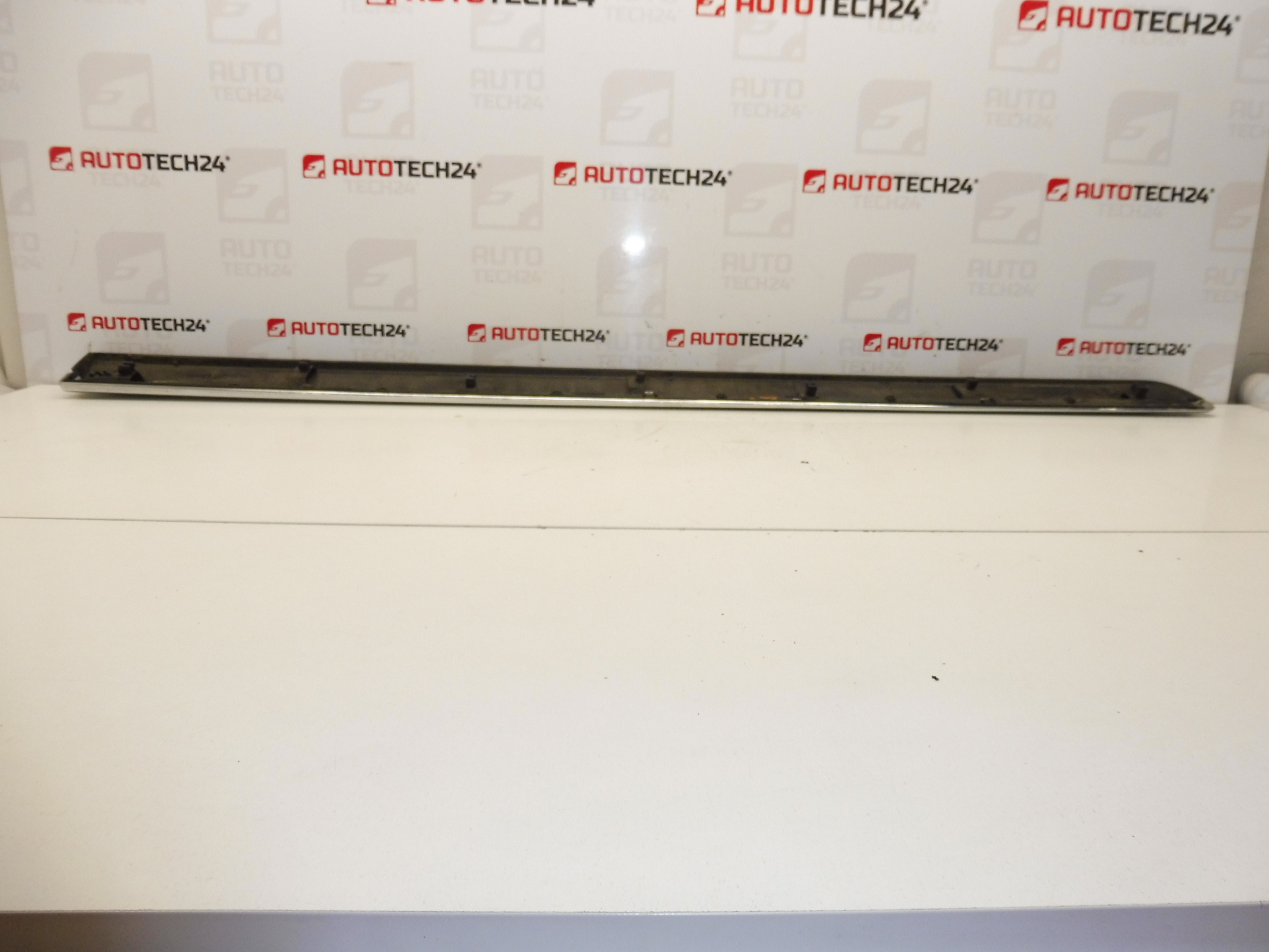 Moulure de porte arrière gauche Citroen C8 Peugeot 807 EYJ 1401029977 8546W2