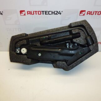 Outil, levier, clé, oeillet de remorquage Citroën C1 Peugeot 107 Toyota Aygo