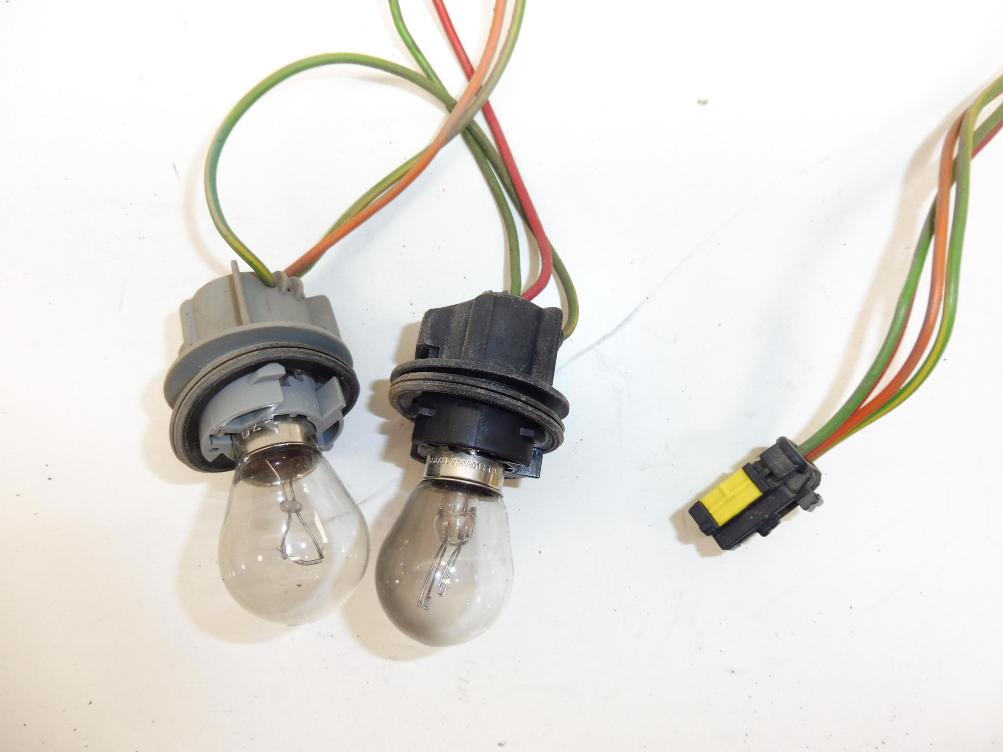 Faisceau prise feu arrière garde boue Peugeot 607 6534GS