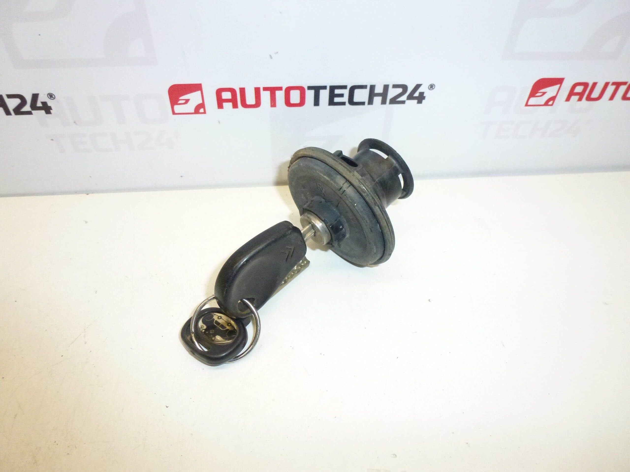 Couvercle de réservoir Citroën Berlingo I II Peugeot Partner I II 1508J5