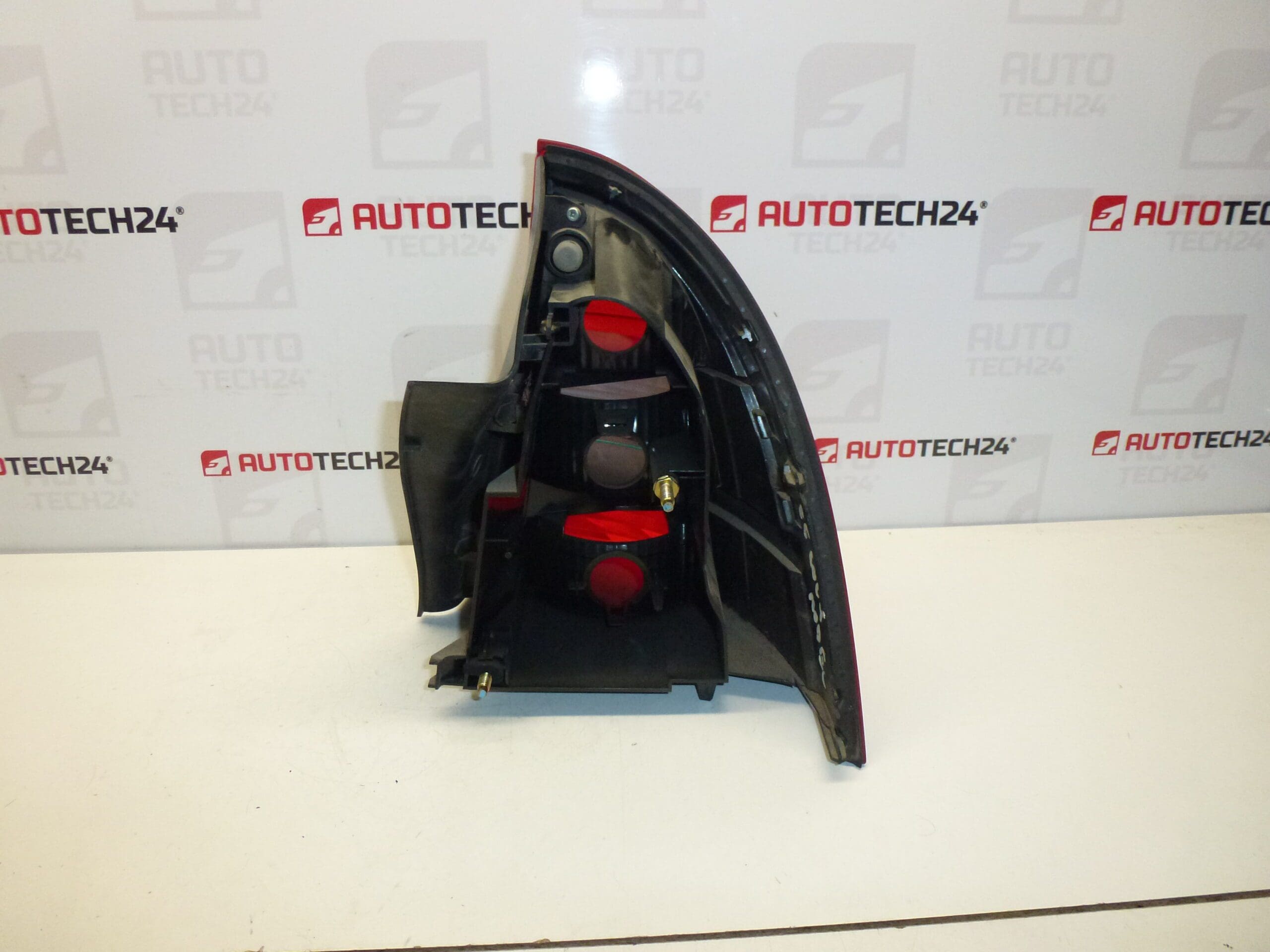 Feu arrière gauche extérieur Citroën C5 II 89032697 6350V3