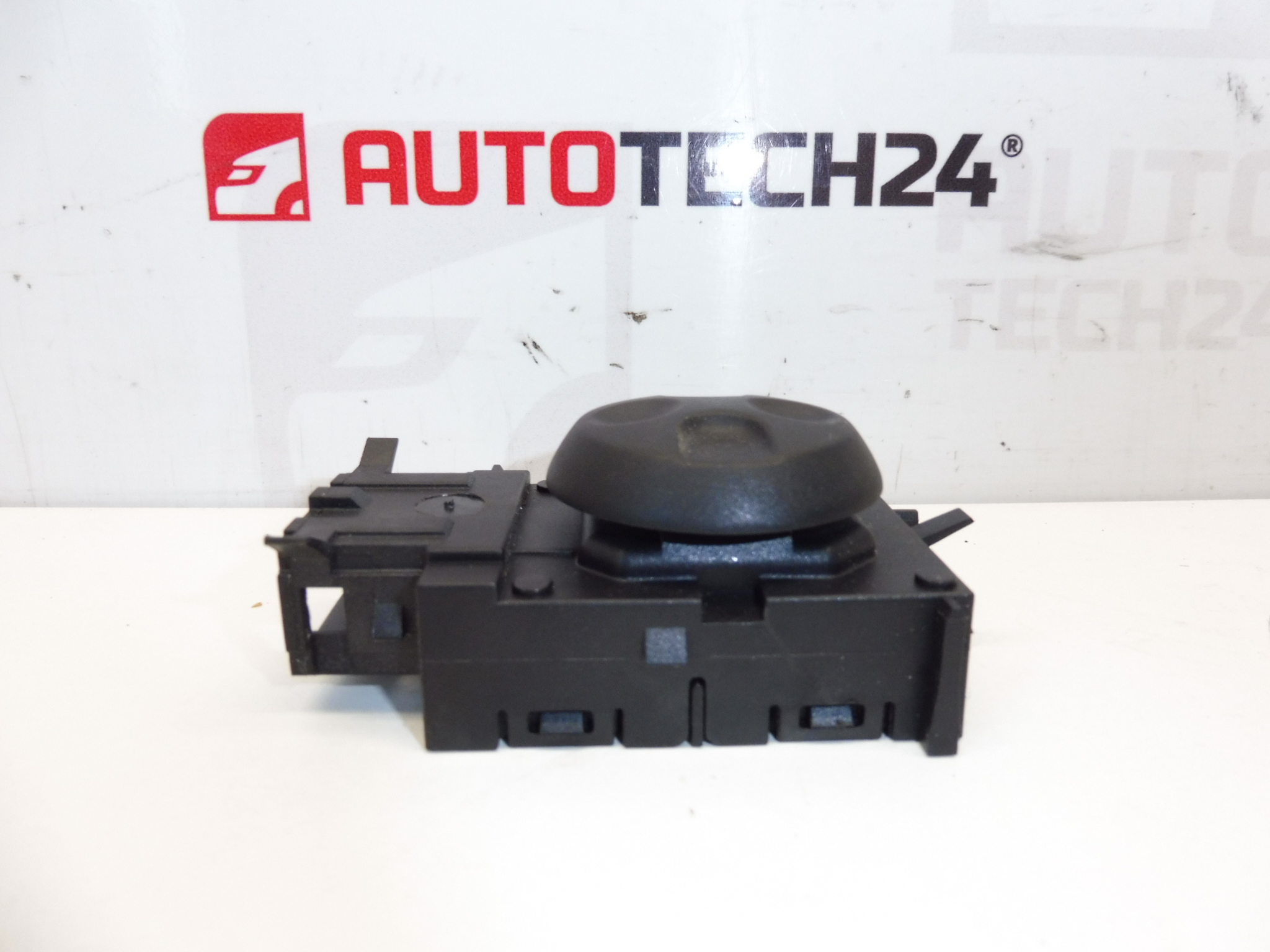 Commande de siège conducteur Citroën C5 X7 96602210XT 8898JC