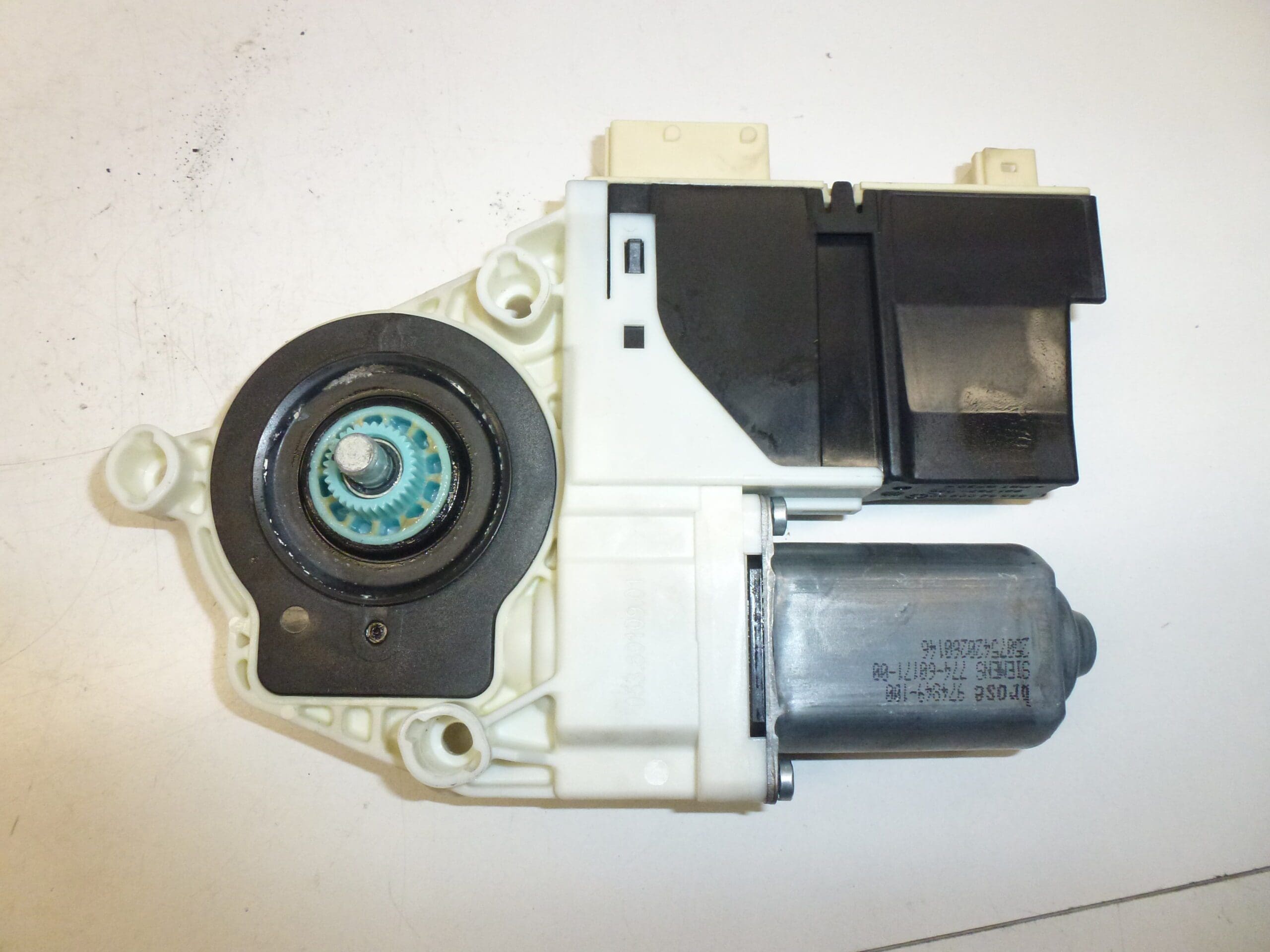 Moteur de vitre avant gauche Peugeot 307 CC 9221CL