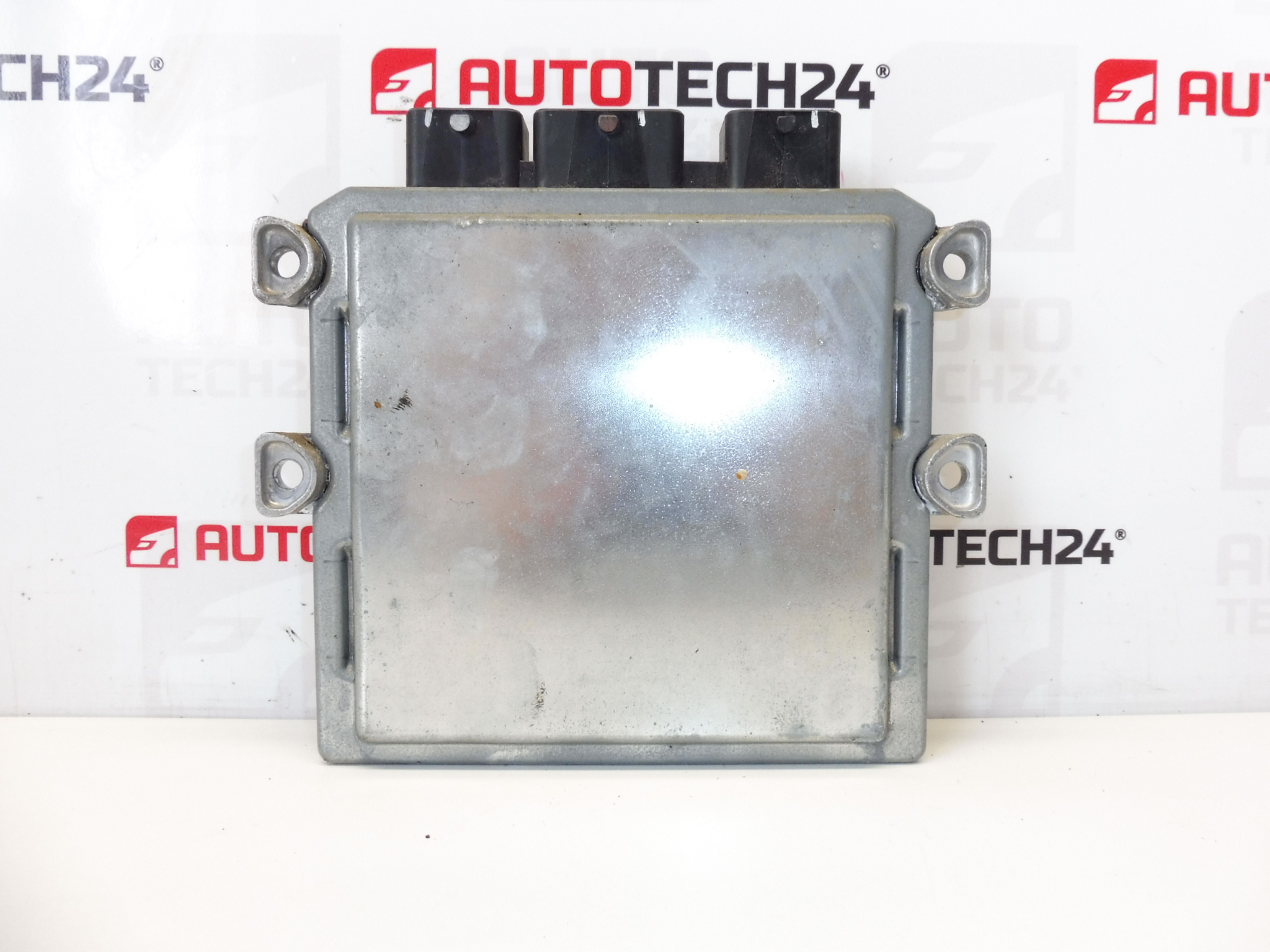 Calculateur Siemens VDO SID806 5WS40285C_T 9660300280 9653451880 1939VP