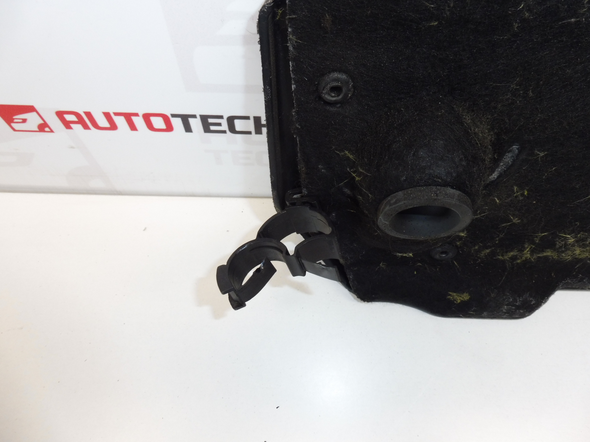 Cache moteur 1.6 e-HDI Citroën Peugeot 0137J0 0137F9