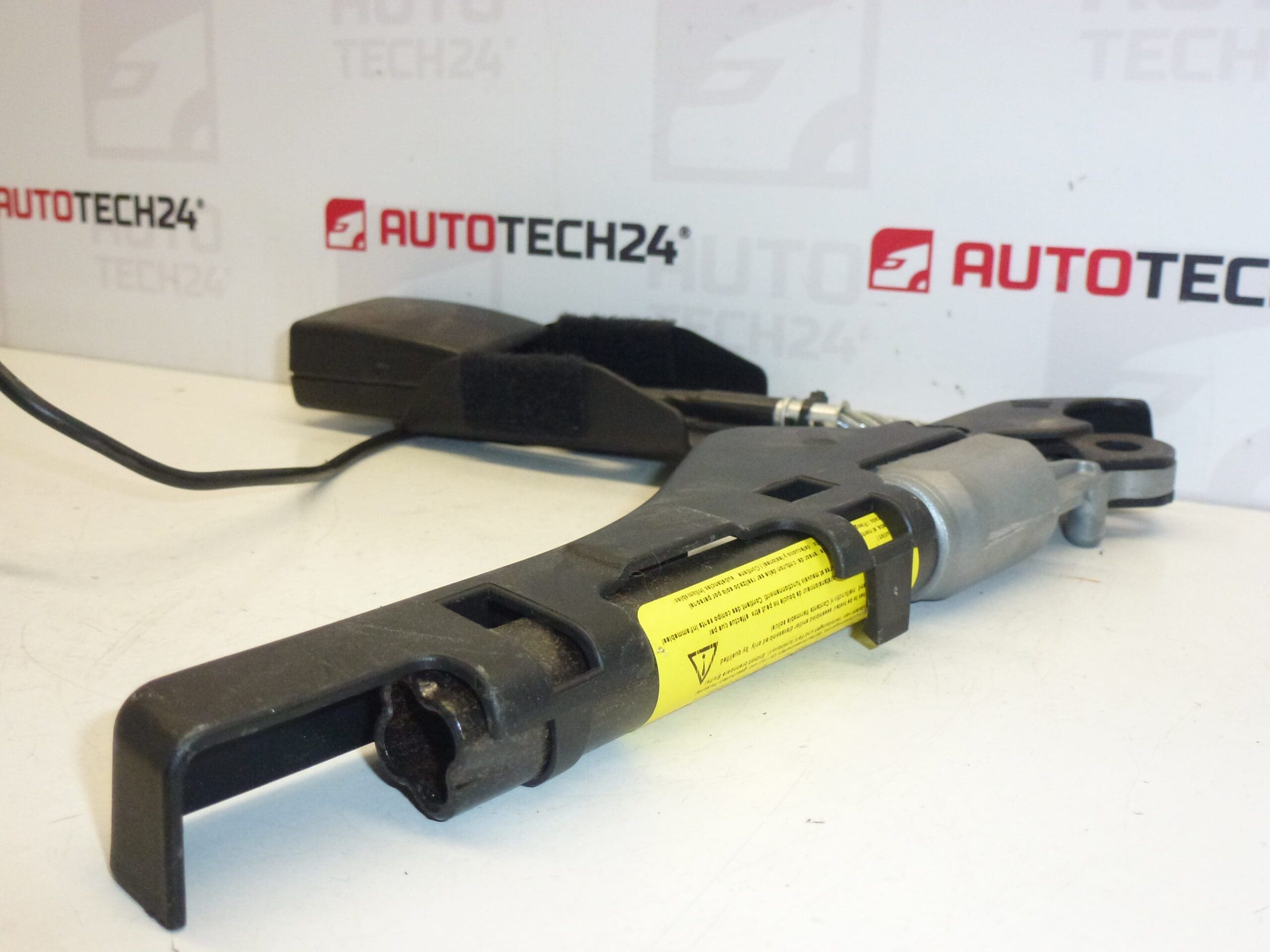 Pyrotensionneur droit Citroën C2 C3 9639873877 8973TG