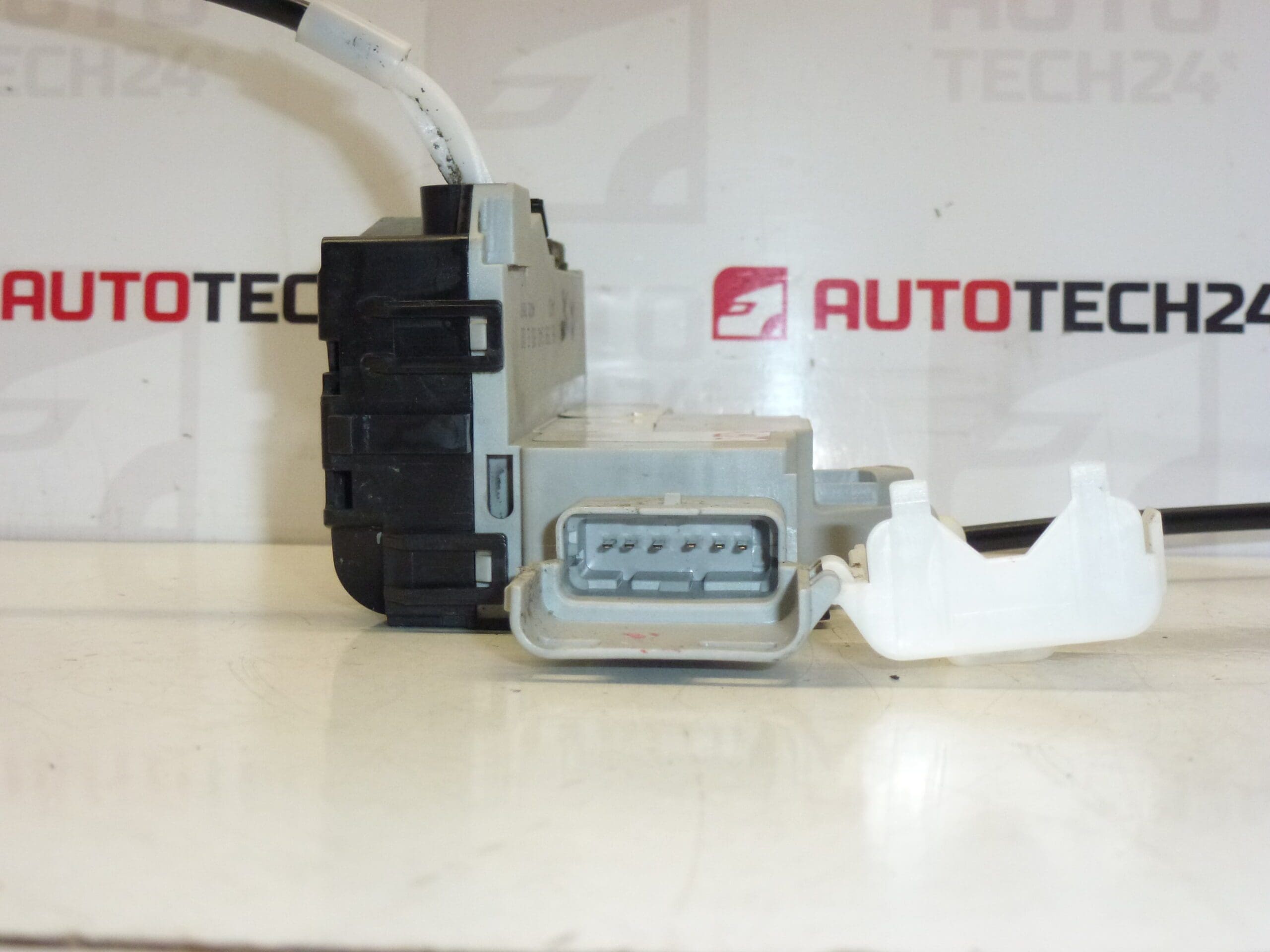 Serrure porte arrière droite Peugeot 407 9659854280 9138N8