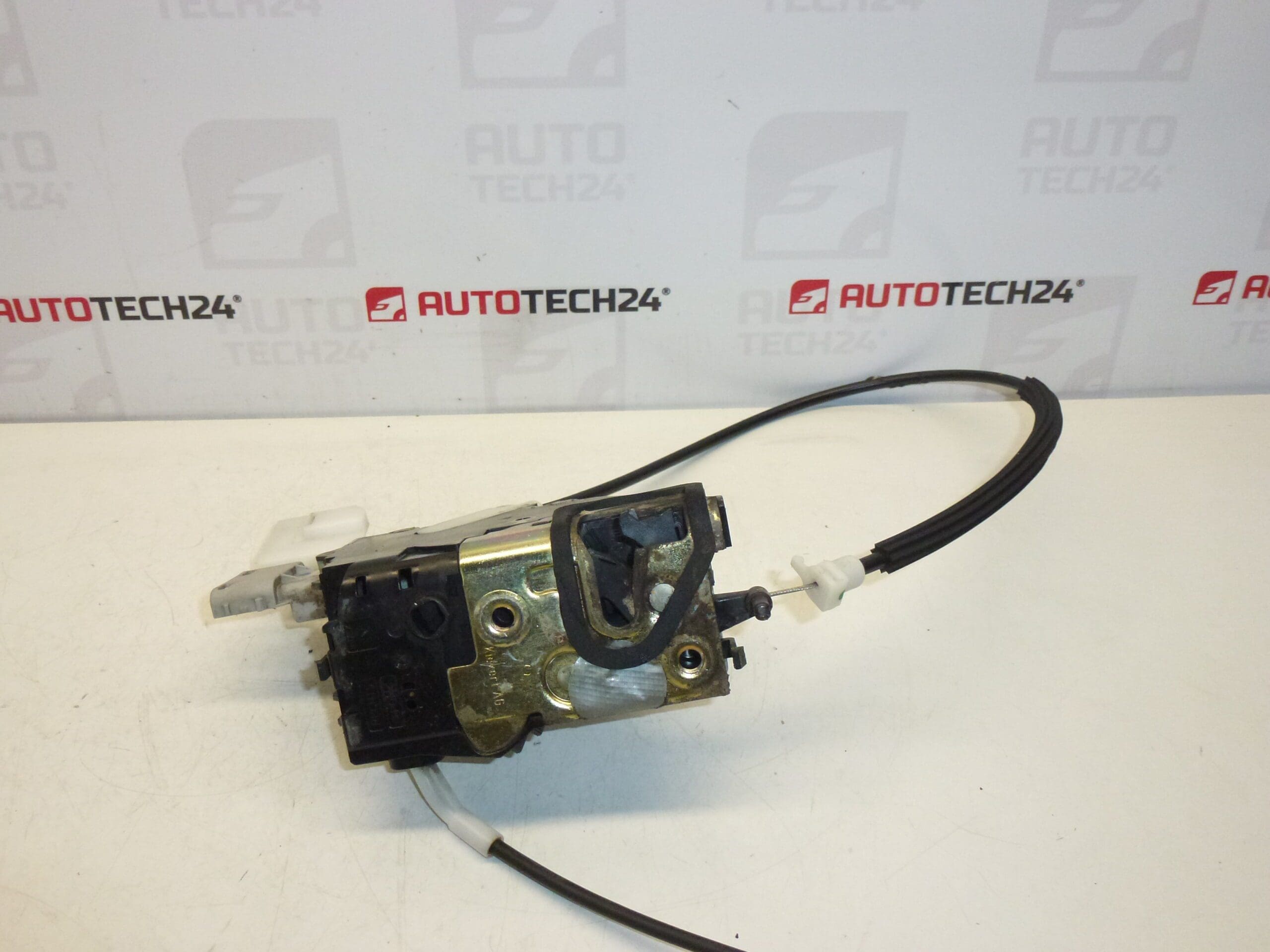 Serrure porte avant droite Peugeot 407 9656633180 9136CL