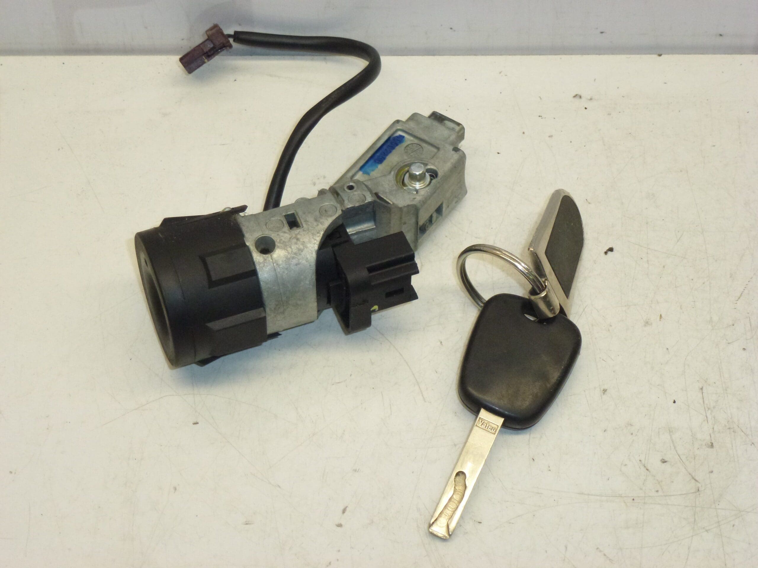 Coffret interrupteur et une clé Citroën Peugeot 4162EA