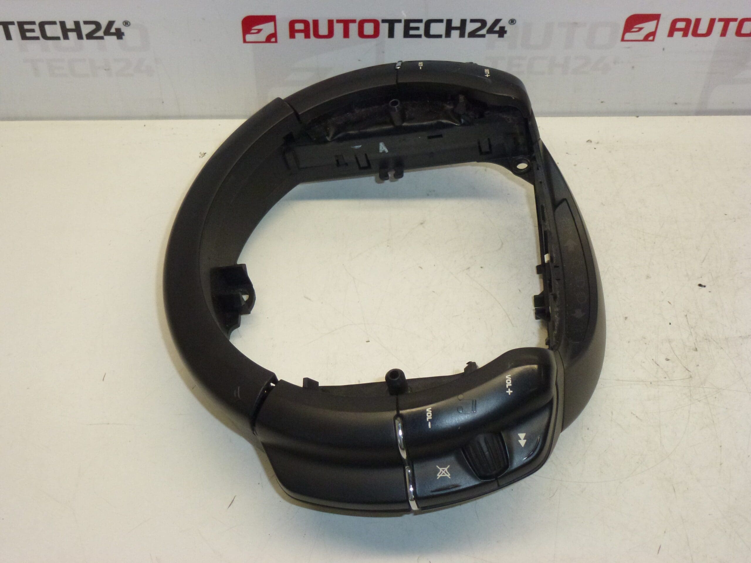 Commandes au volant Citroën C4 96497900XT 6239QZ 6242EZ