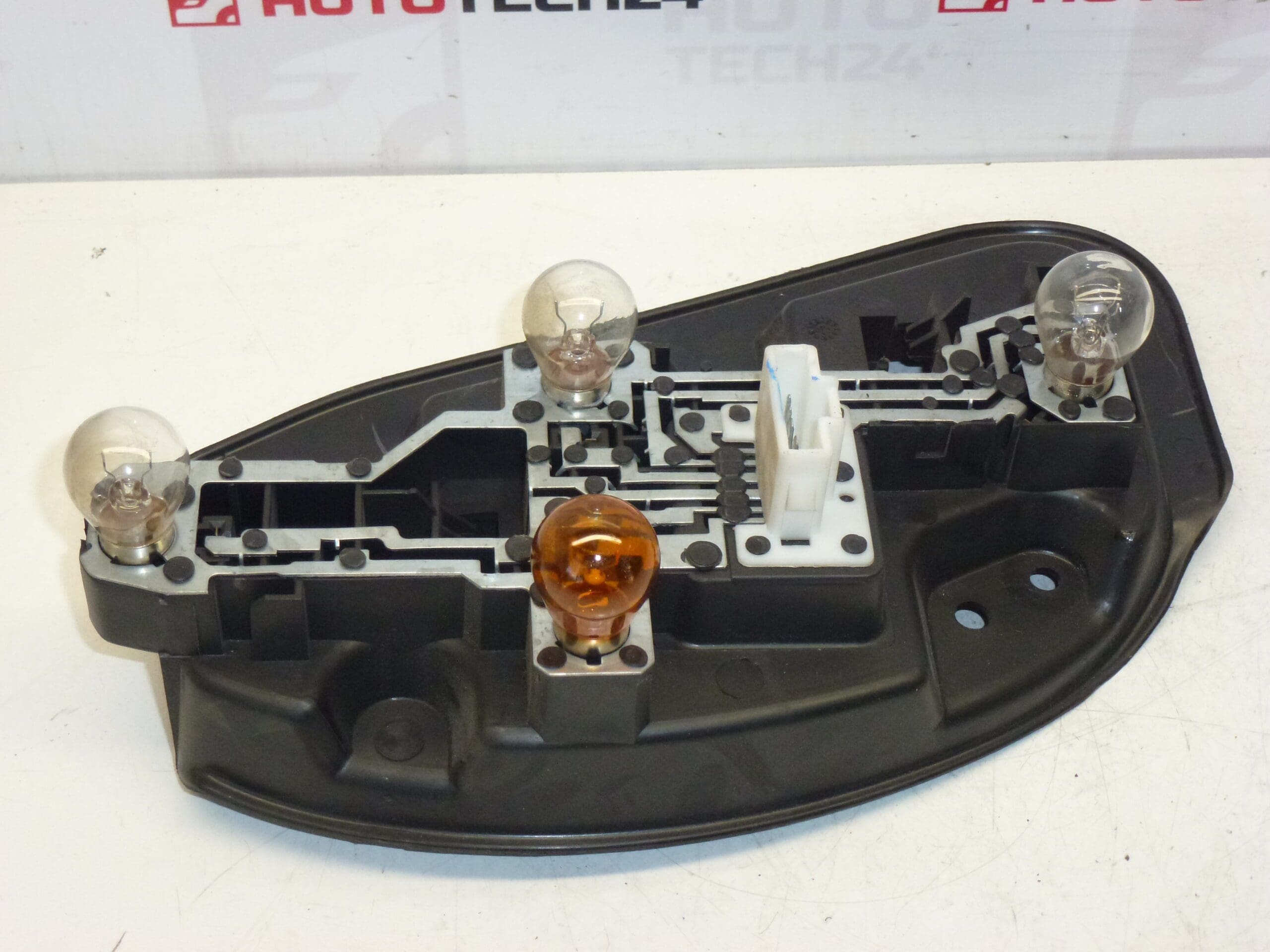 Douille d'ampoule feu arrière gauche Citroën C5 berline