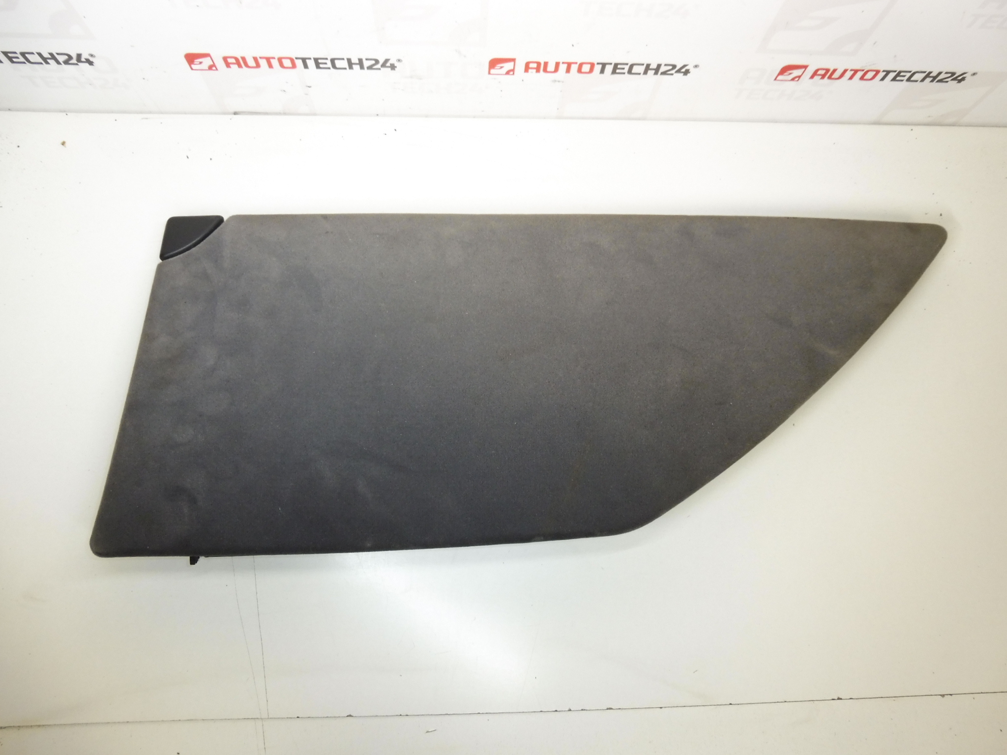 Couvercle de boite à gants pilote Citroën C8 Peugeot 807 8218TQ