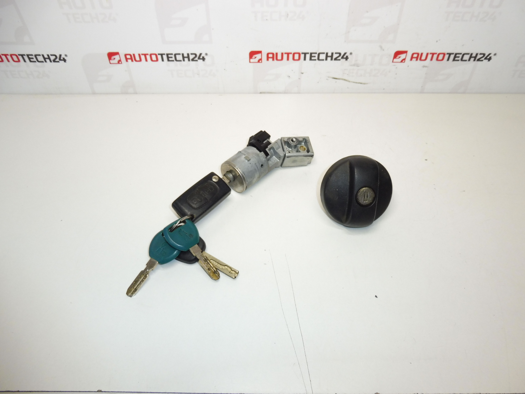 Coffret interrupteur, bouchon de réservoir et 2 clés Citroën Peugeot 4162KF 4162XT