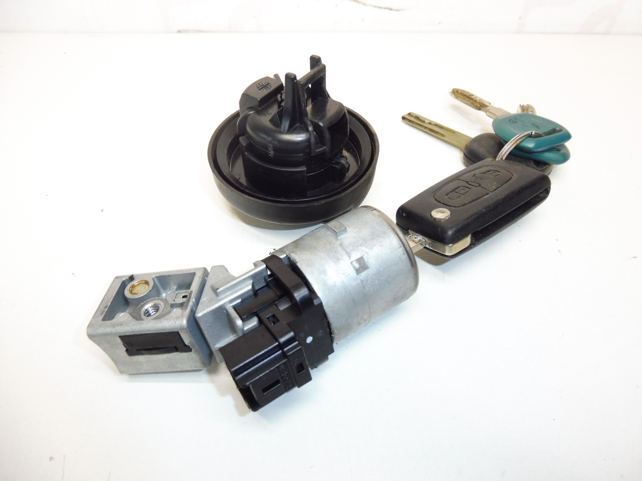 Coffret interrupteur, bouchon de réservoir et 2 clés Citroën Peugeot 4162KF 4162XT