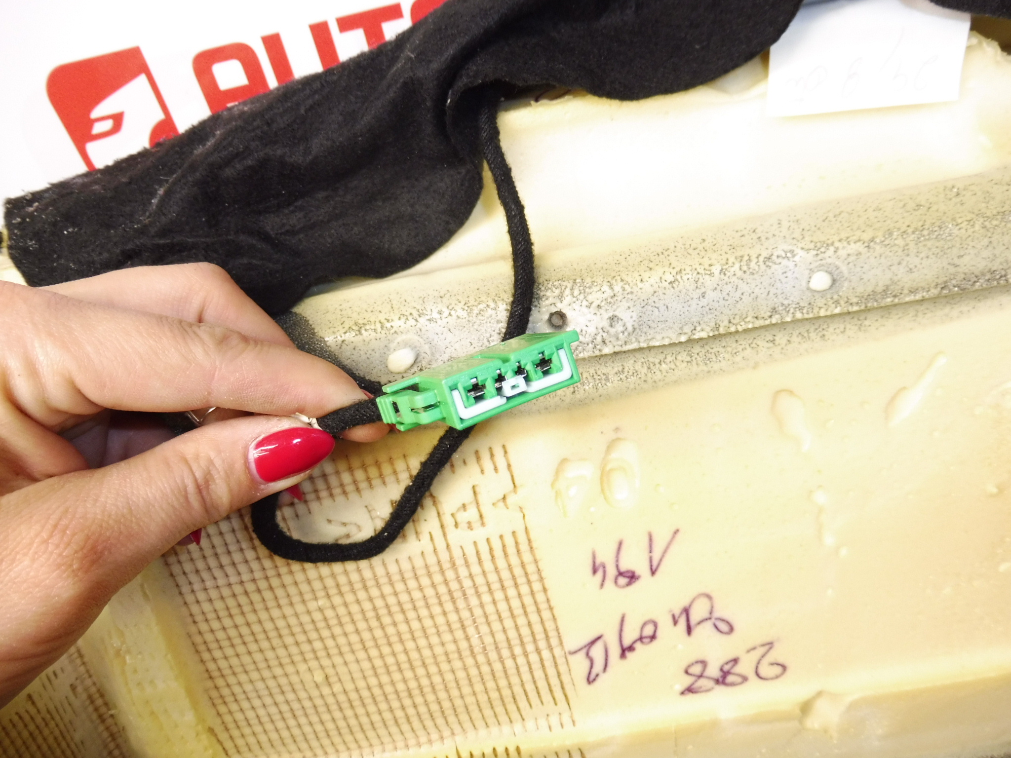 Housse de siège conducteur chauffant Peugeot 308 16104799EY