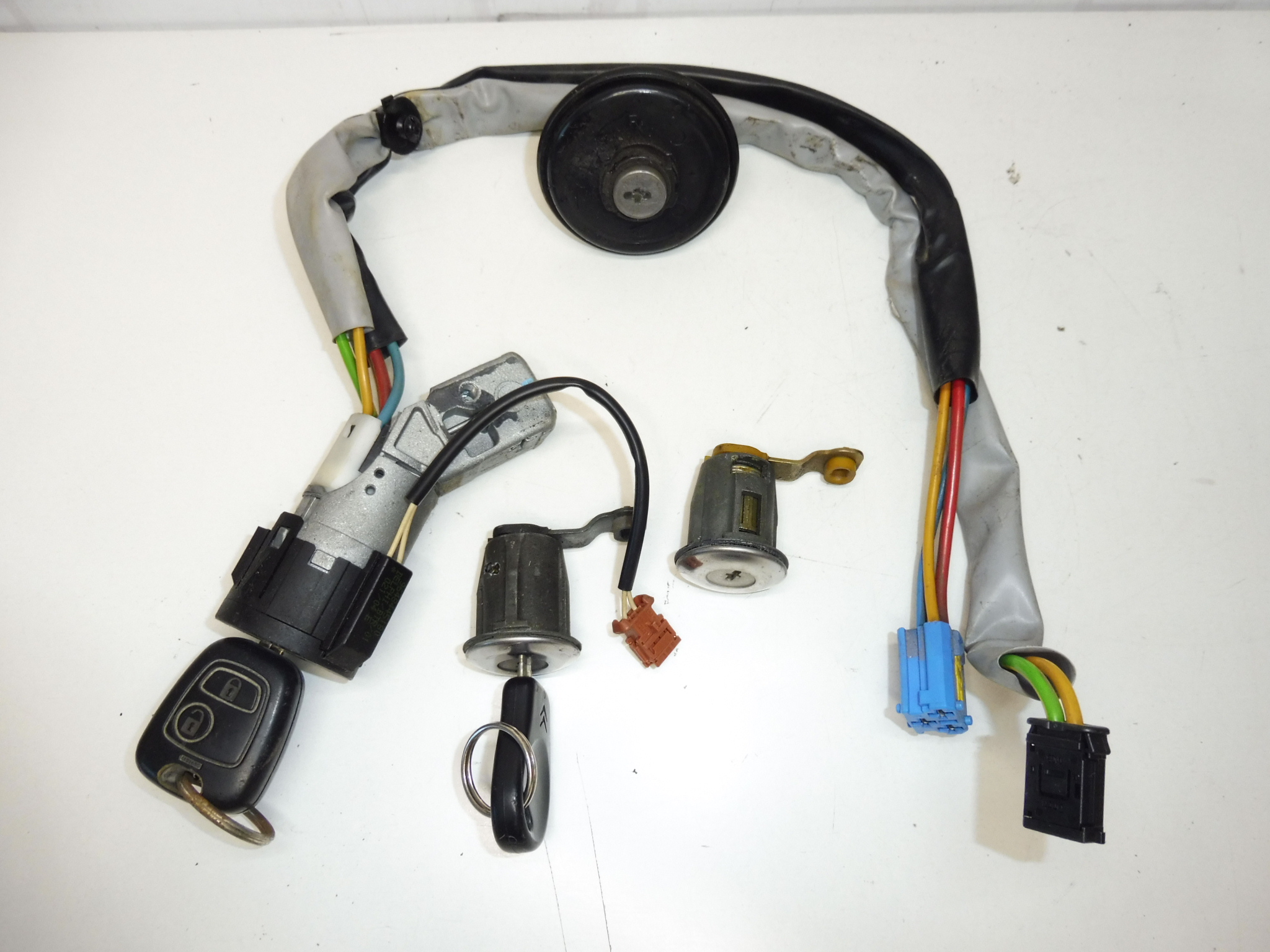 Jeu de 2 clés et serrures Citroën Berlingo II 4162CF 4162CH