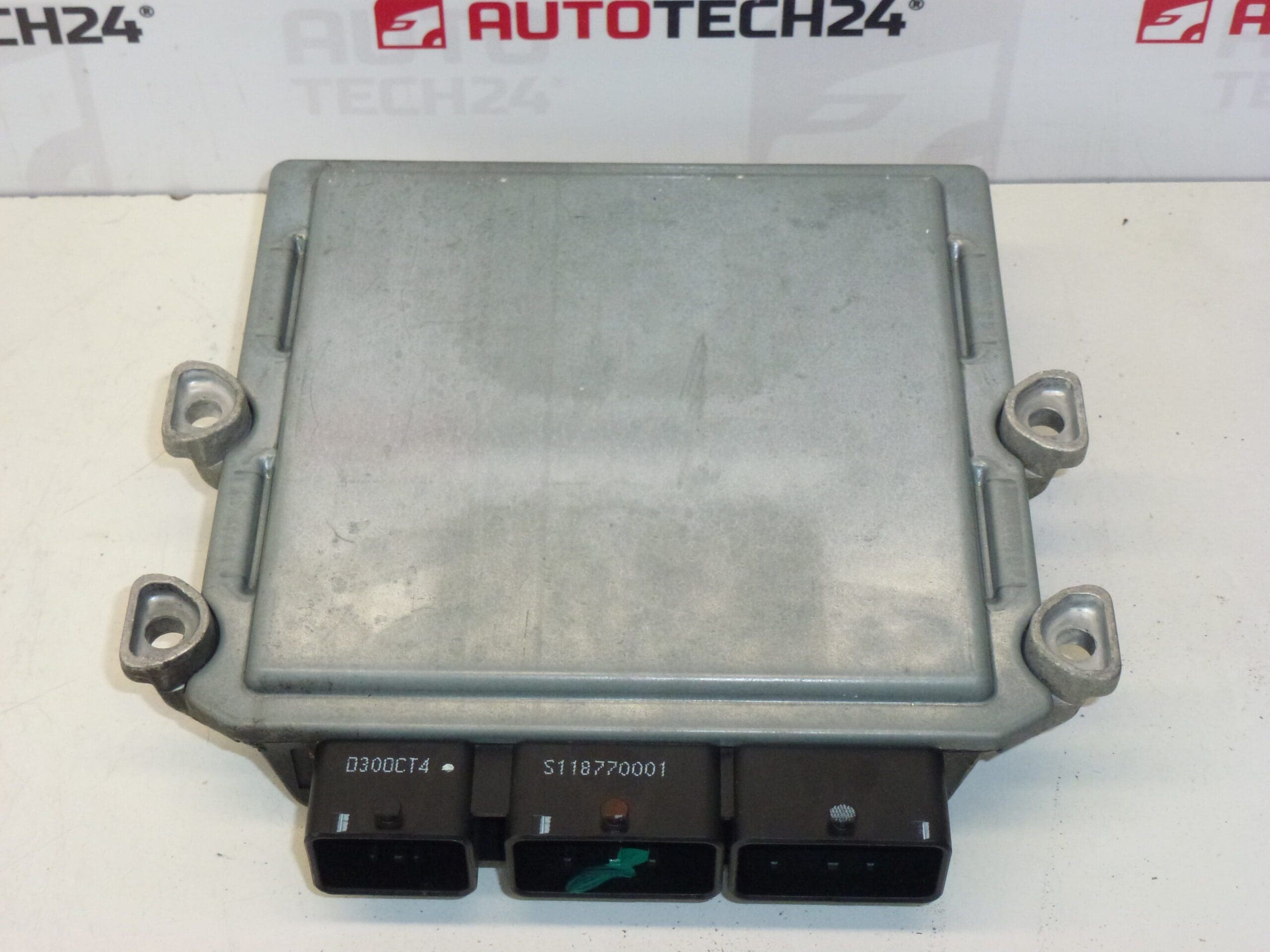 Calculateur Siemens VDO SID803 5ws40029O-T