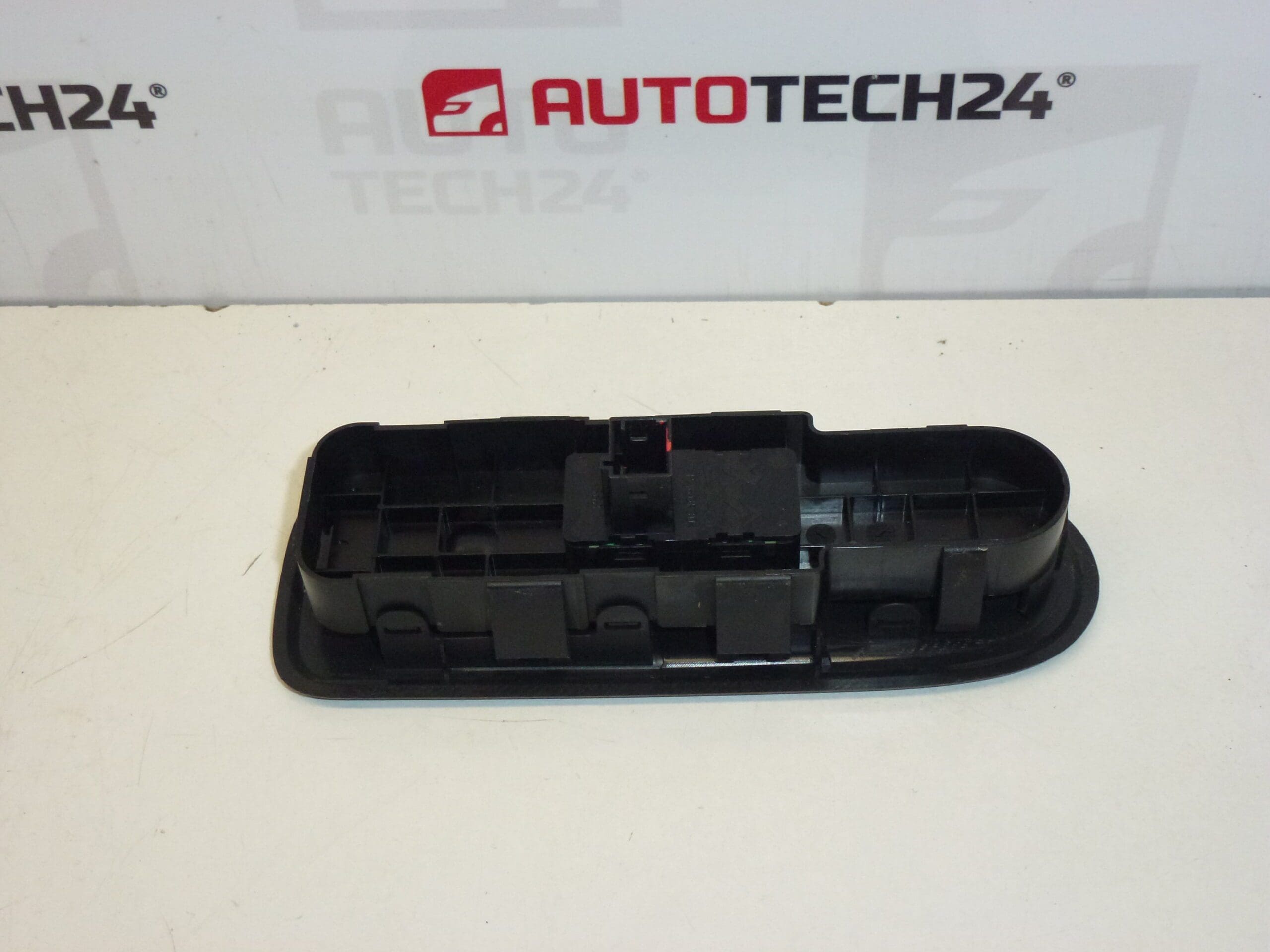 Commande de vitre Peugeot 308 96565184XT 649029