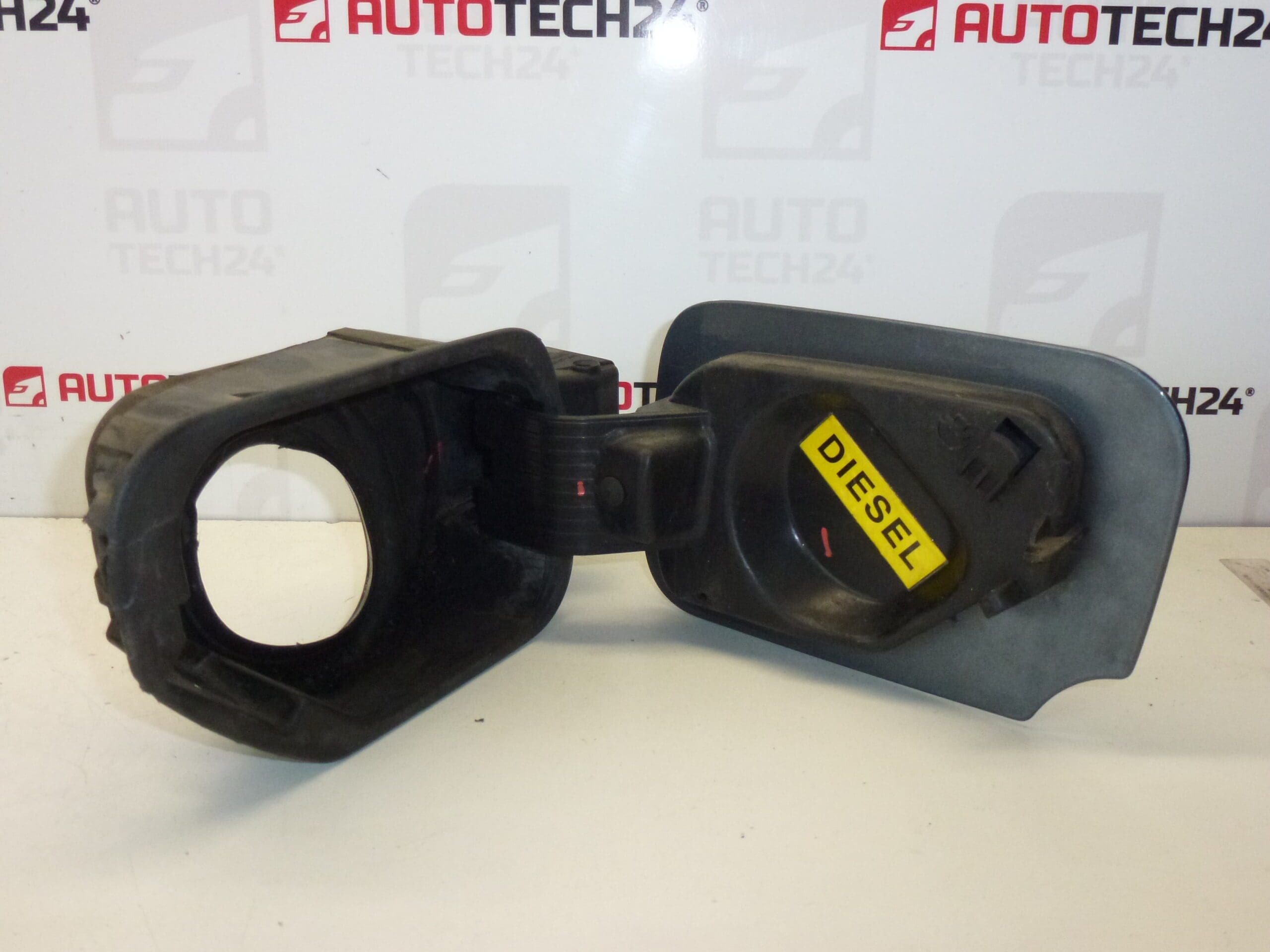 Bouchon de réservoir Peugeot 407 1517A7 151877 EZWD