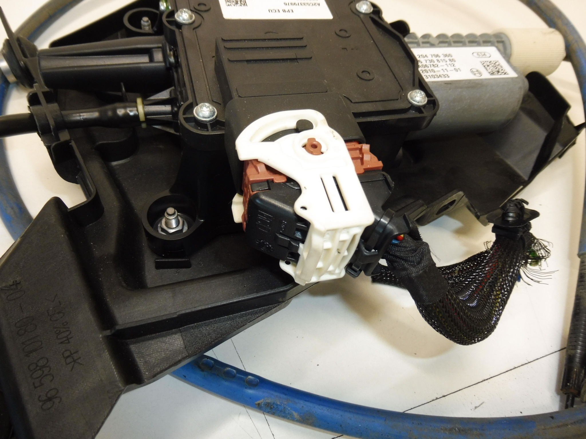 Frein à main électronique Peugeot 5008 I 0204706360 9673081580 470219