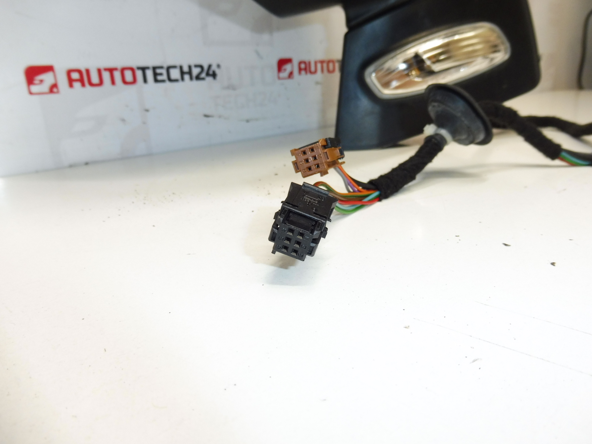 Rétroviseur droit EZRC Peugeot 3008 et 5008 8153ZG