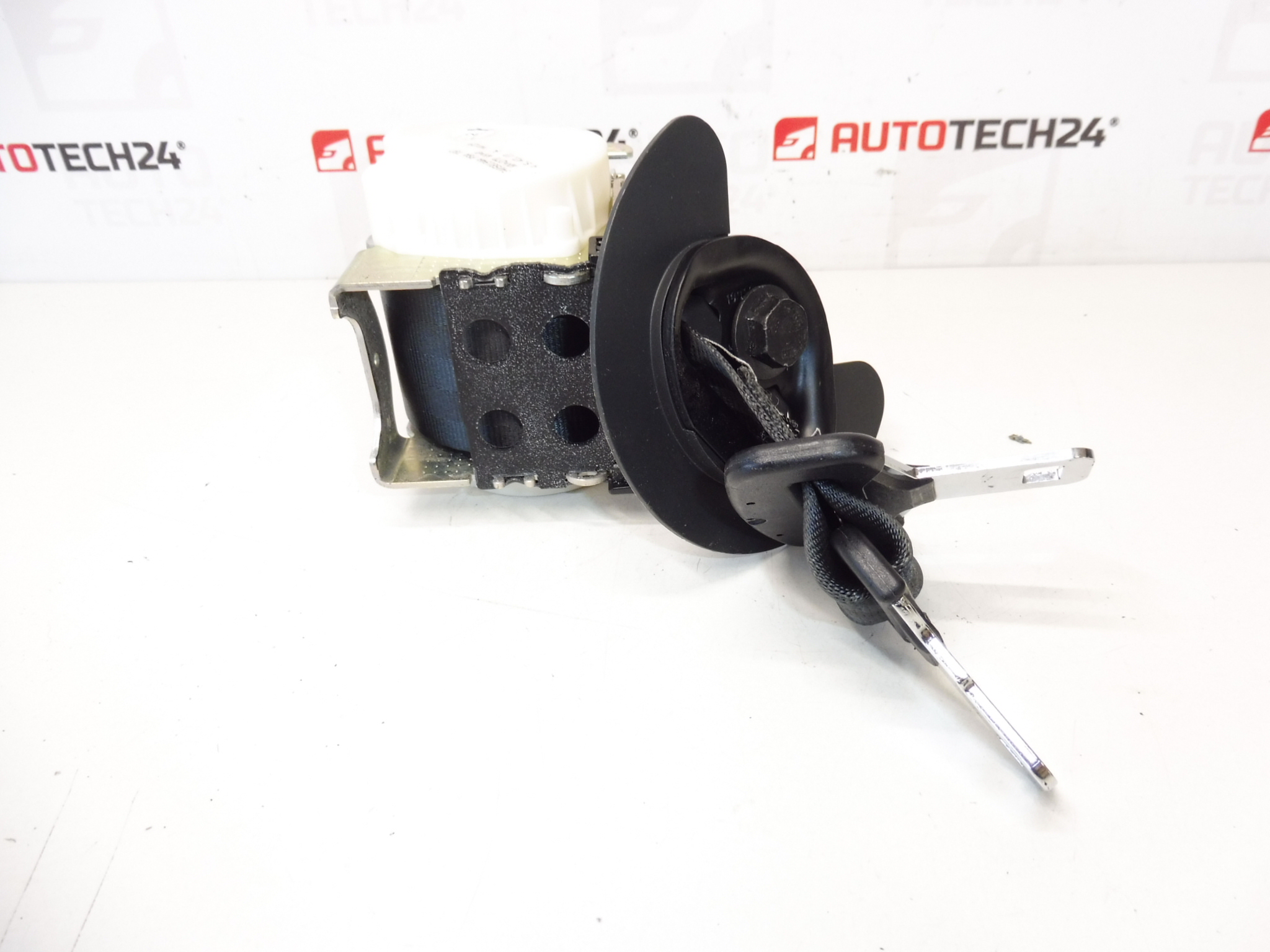 Ceinture de sécurité arrière centrale Peugeot 5008 34058194A 8975SK