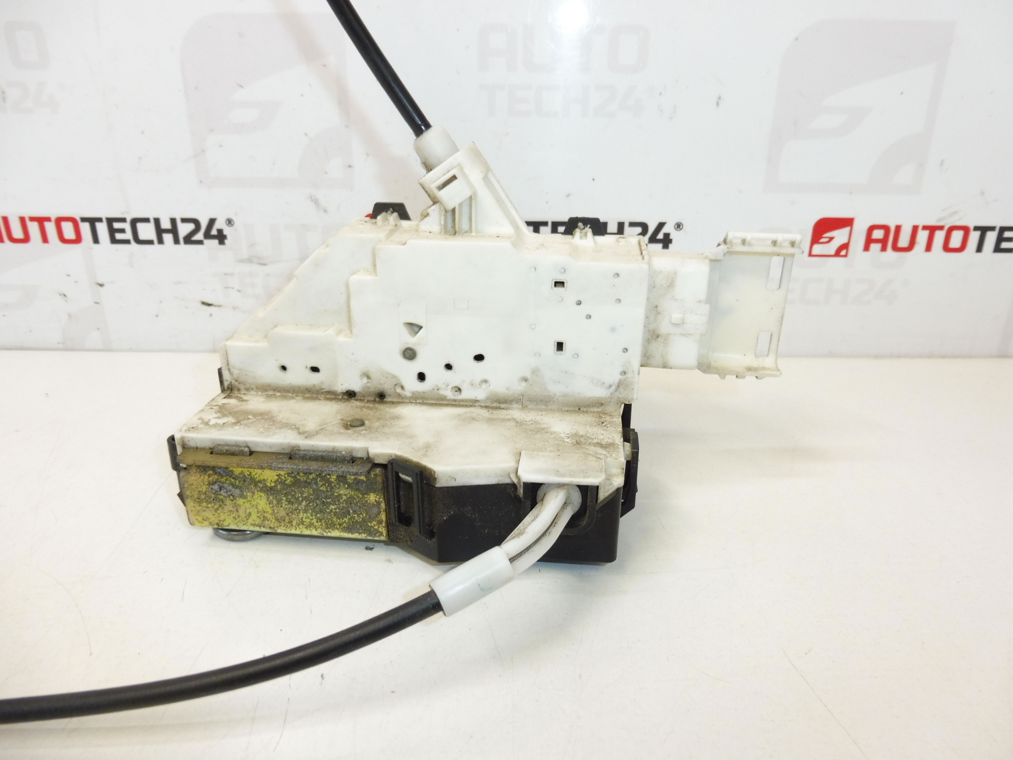 Serrure porte droite Peugeot 407 9660698180 9136CK