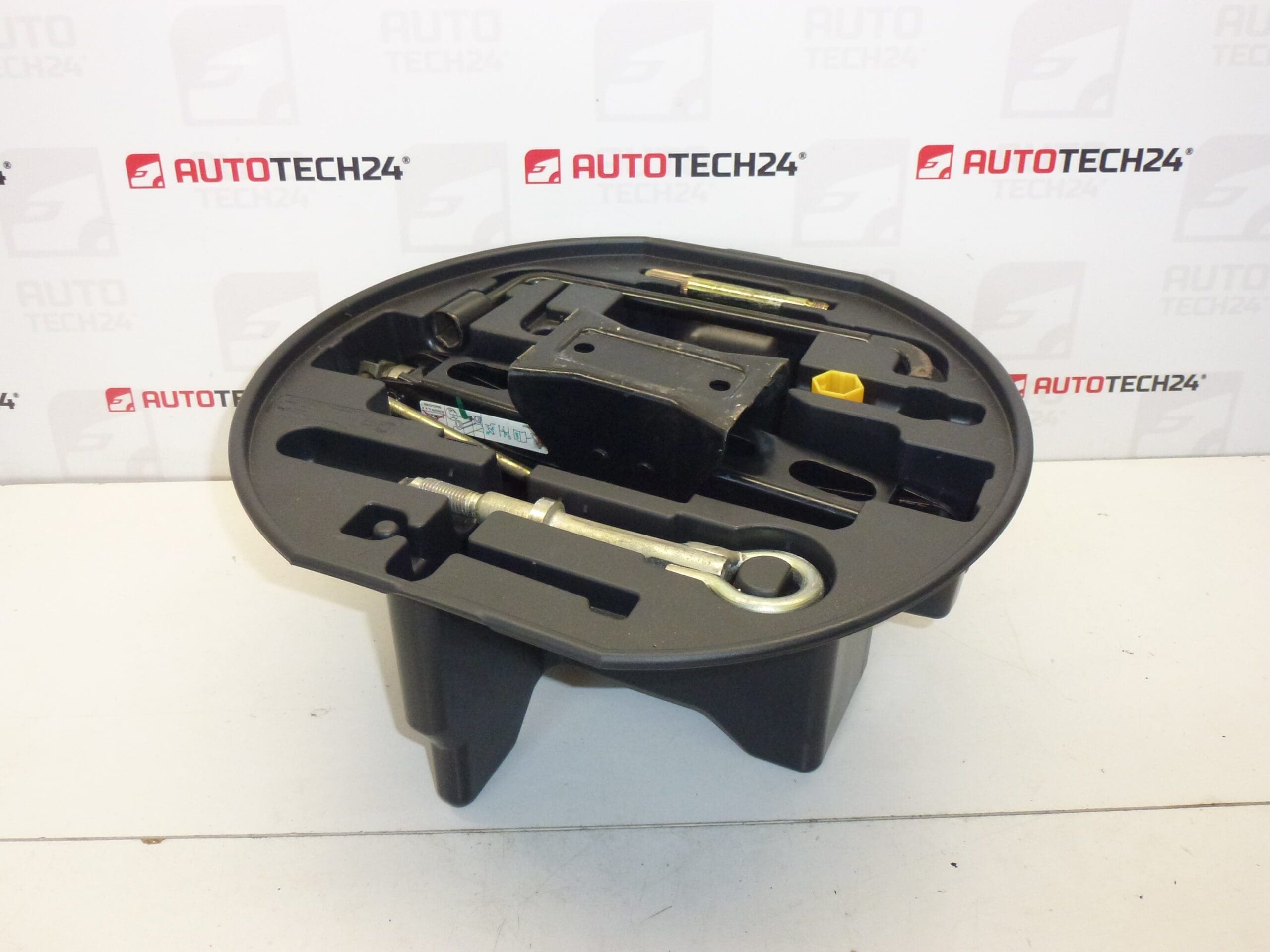 Outil, levier, clé, anneau de remorquage Peugeot 307 673687 672594 671739 674416