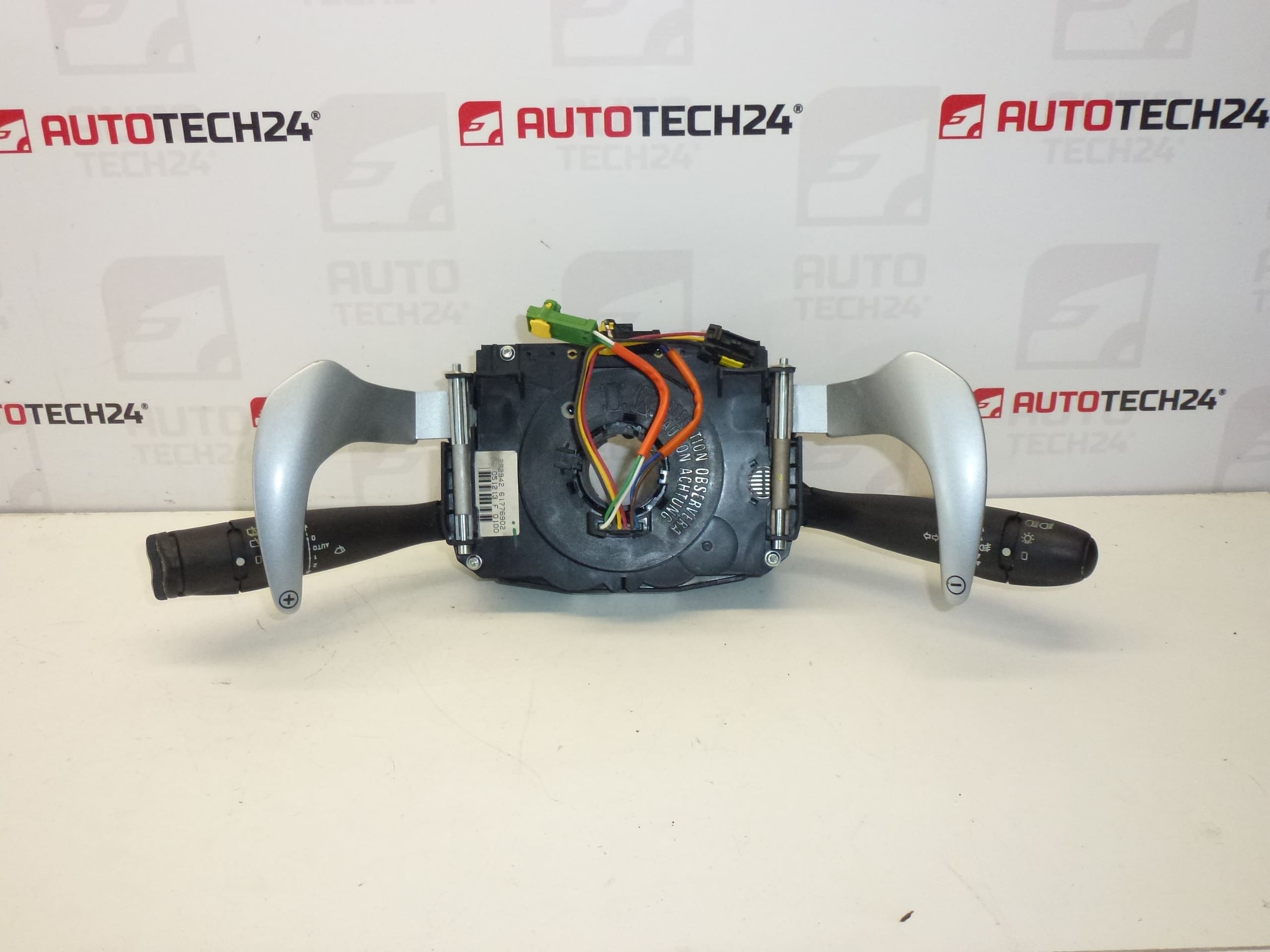 Commandes à levier Citroën C2 C3 96616083XT 6239HW