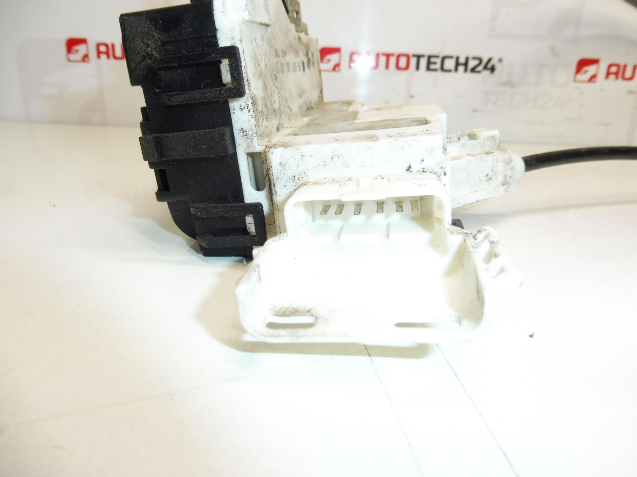 Serrure de porte passager Peugeot 1007 9646010280 9660701080 9681333880 9136AP