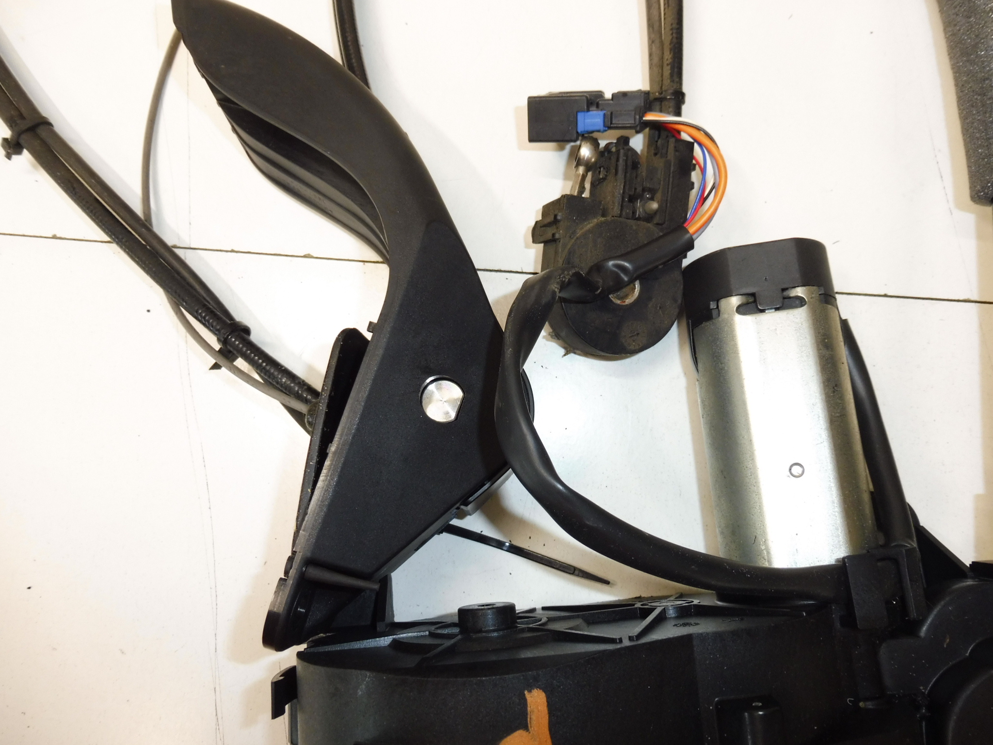 Peugeot 1007 propulsion électrique passager 9680508080 9138E0 9138C8