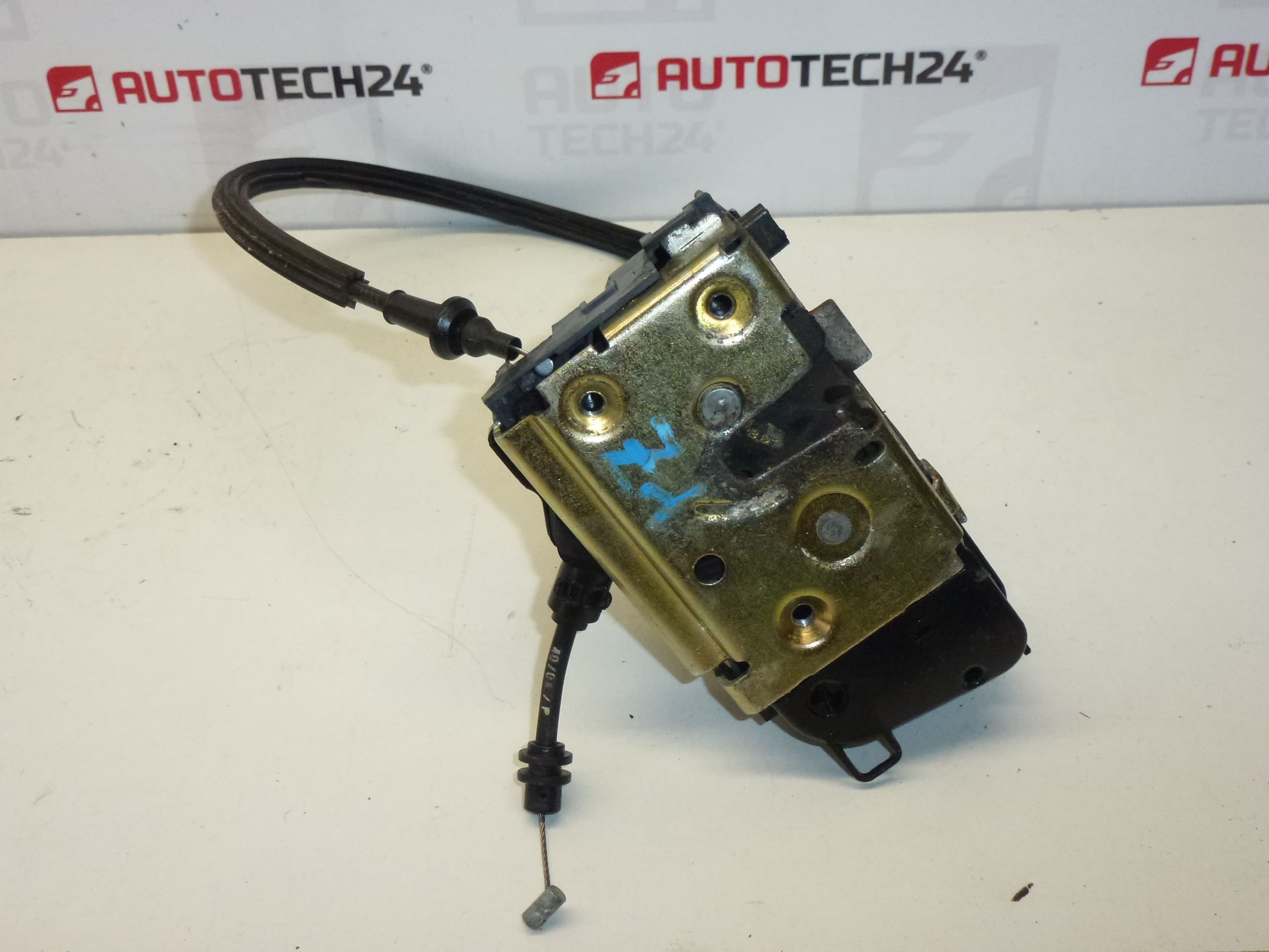Serrure de porte arrière droite Citroën C3 6PIN 46978180 9138C1