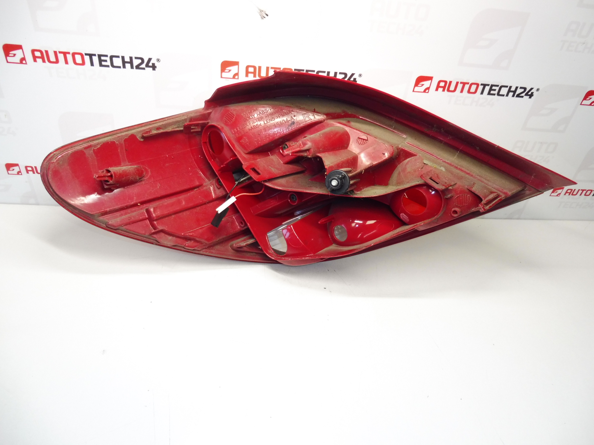 Feu arrière droit Peugeot 207 9686565980 6351HQ