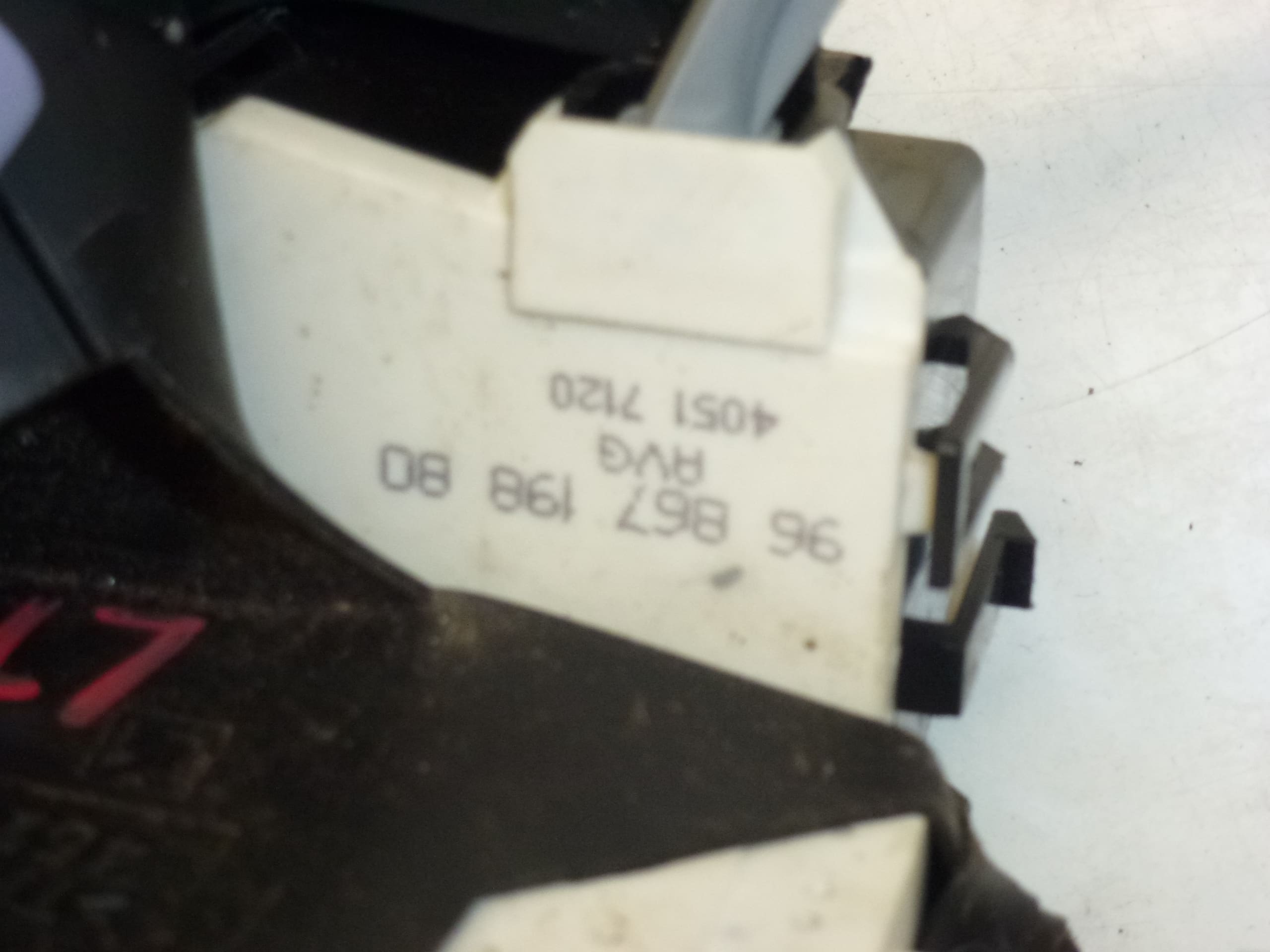 Serrure porte avant gauche Citroën C4 9686719880 9135FA