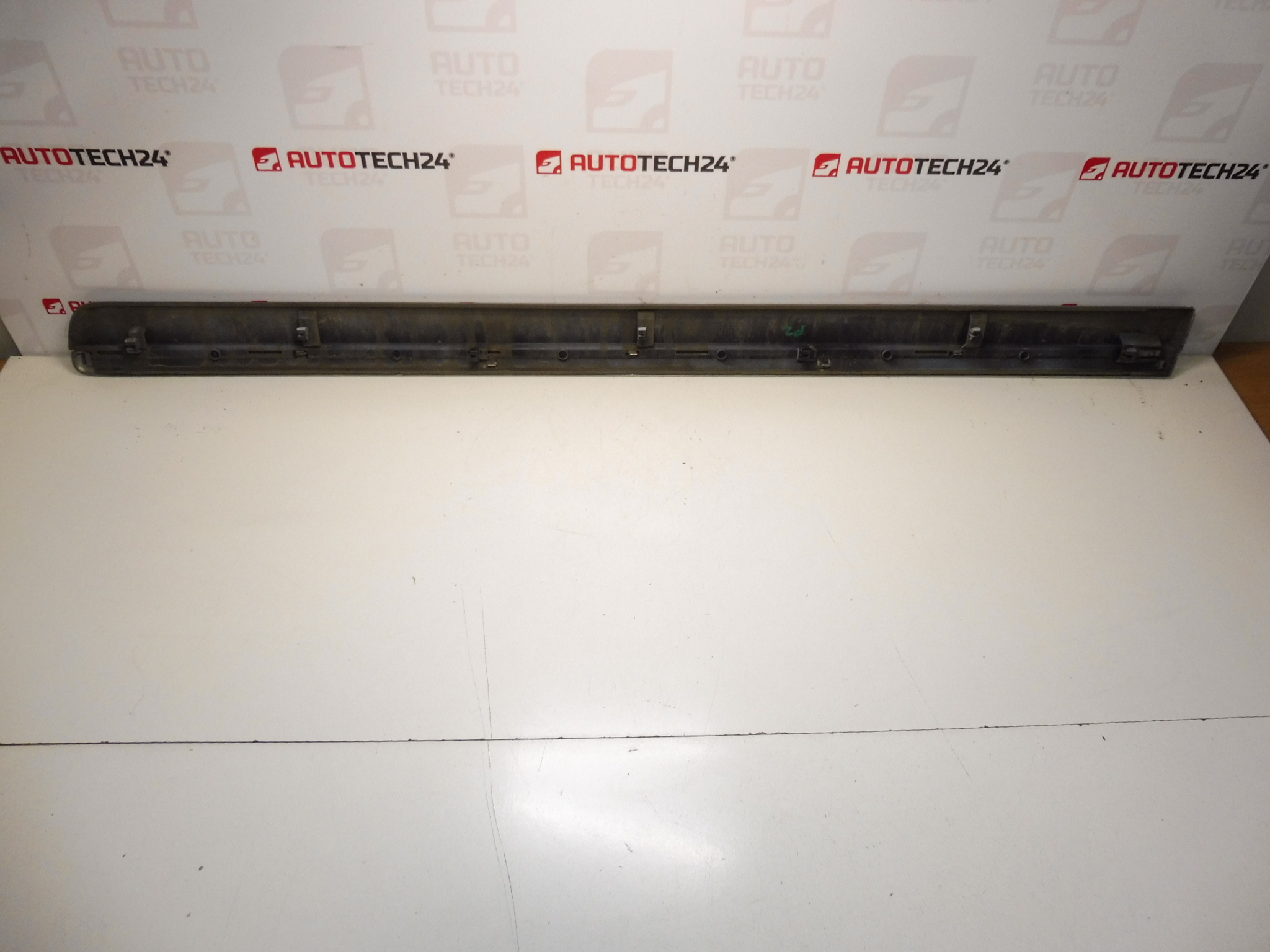 Moulure de porte arrière droite Citroen C8 Peugeot 807 KTQ 1401029677 8546W3