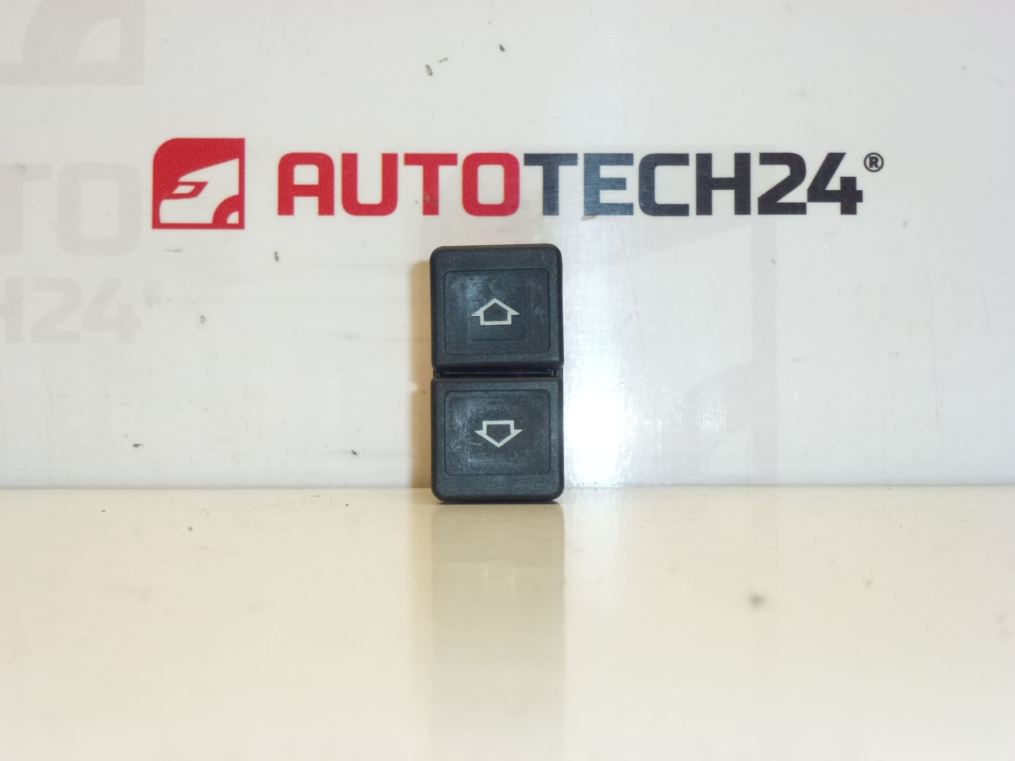 Commande de vitre Citroën Xsara Picasso 6554E1