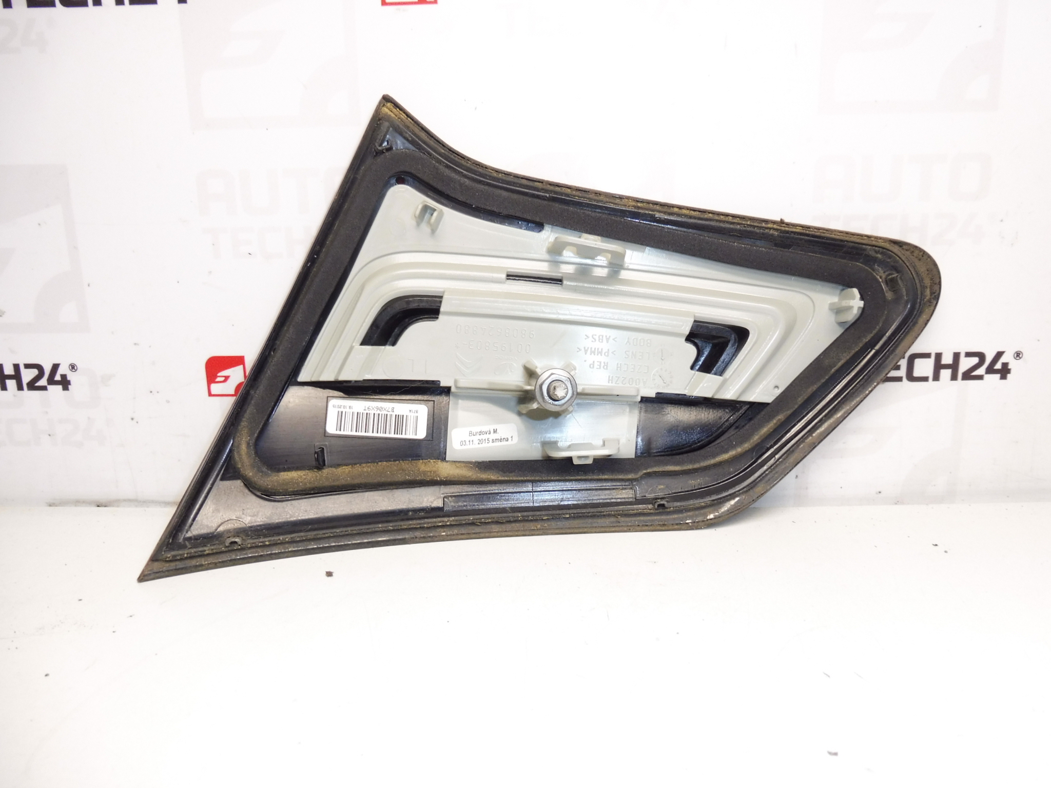 Cadre décoratif de feu arrière gauche Citroën C4 II 9808624880