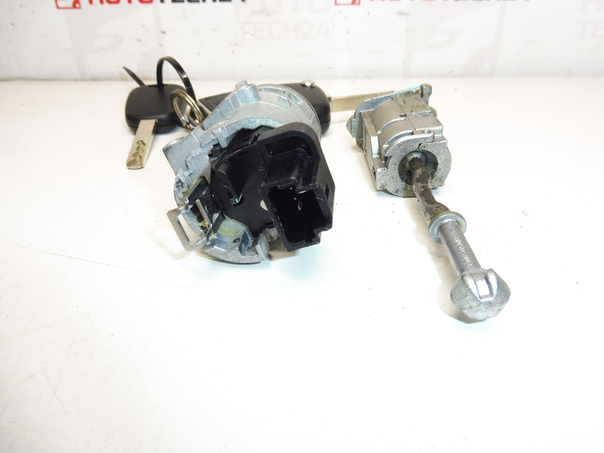 Jeu de serrures et 2 clés Citroën 9801984780 4162PT