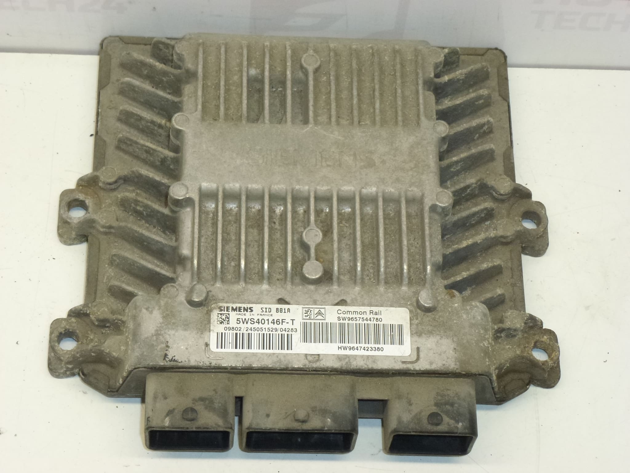 Calculateur Siemens SID 801A Citroën Peugeot 9647423380 5WS40146F-T