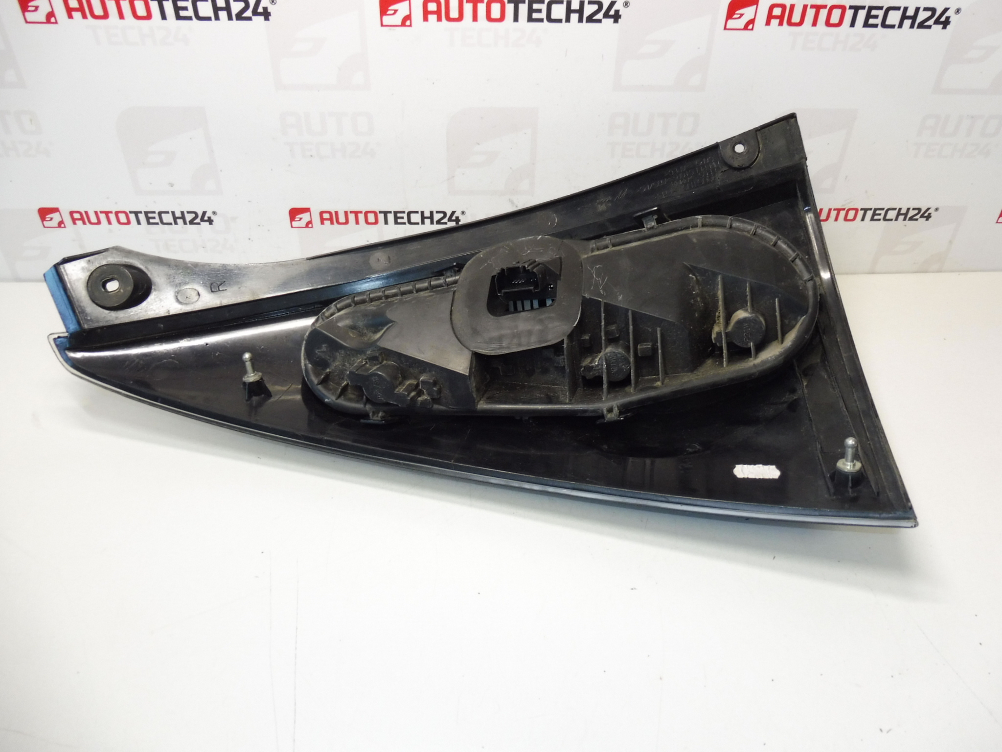 Feu arrière droit Citroën C1 81550-0H060 6351x8