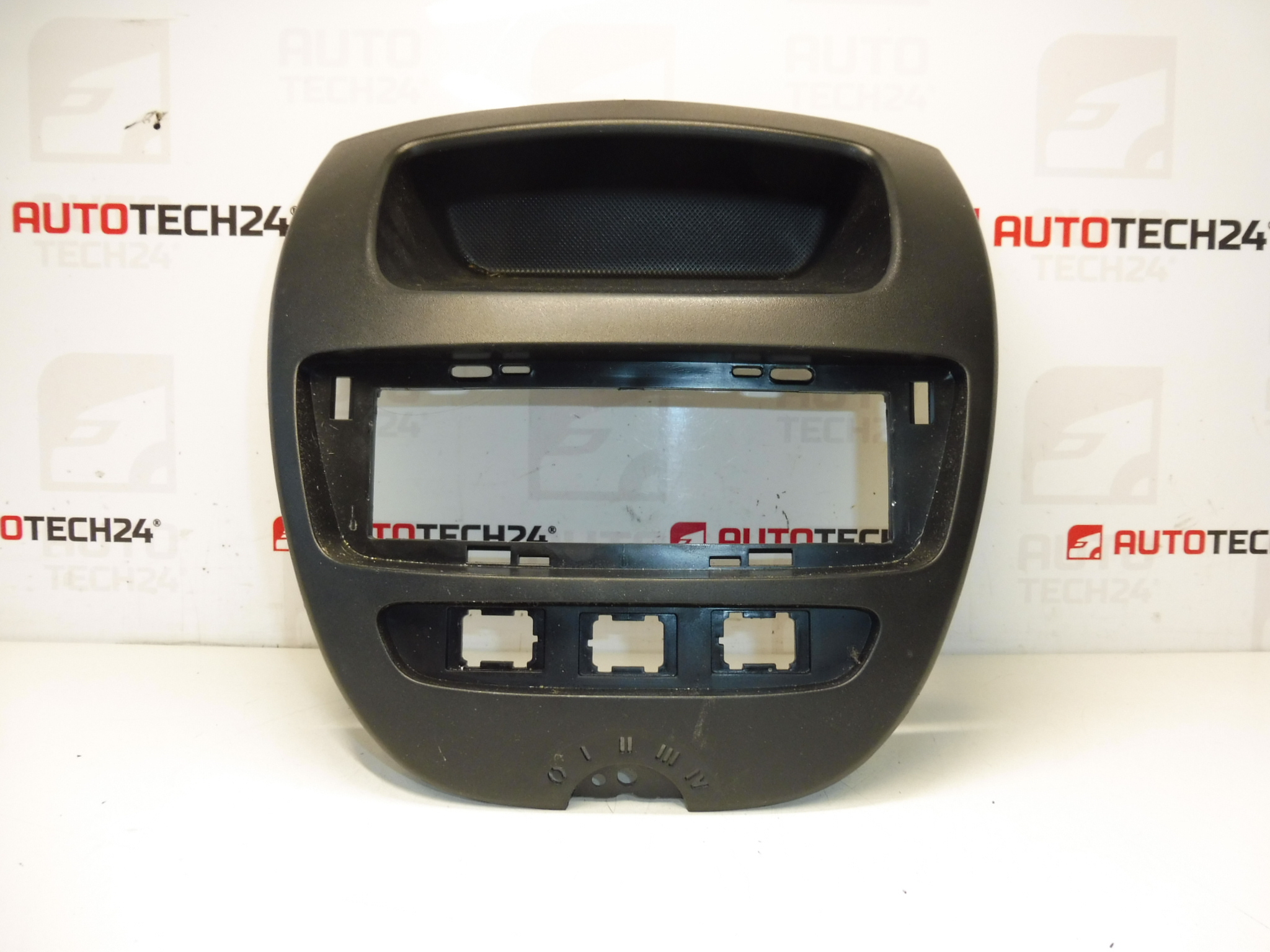 Tableau de bord Citroën C1 Peugeot 107 55405-010 8211SG