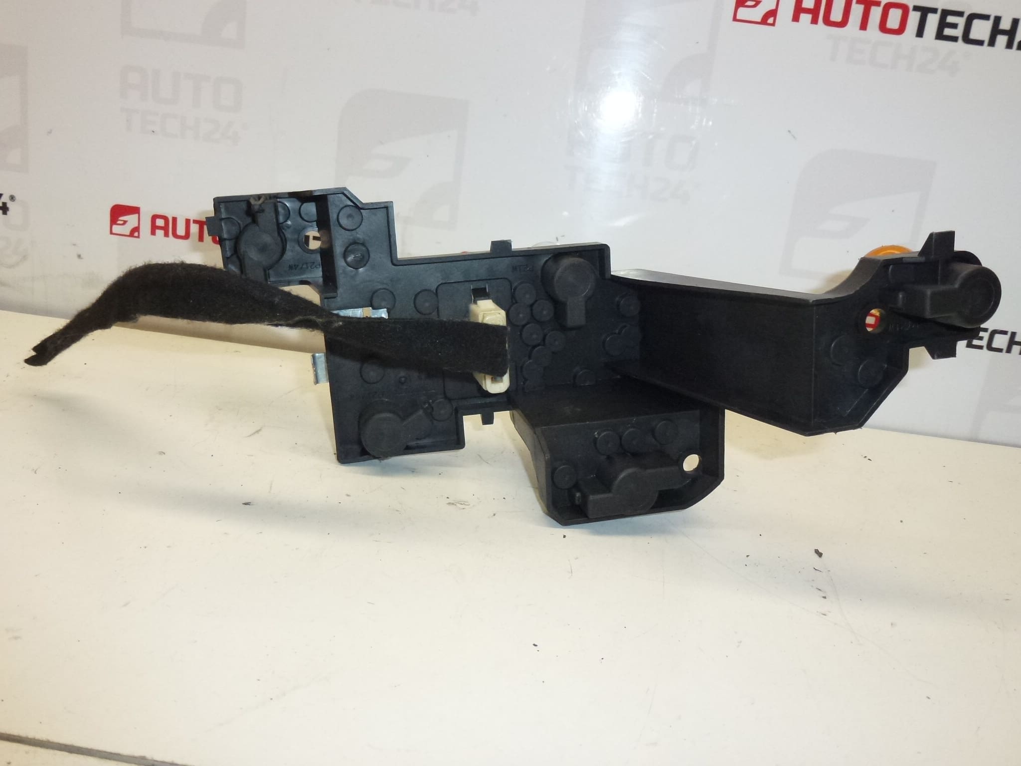 Prise avec câblage de feu arrière droit Peugeot 407 berline 6351GE