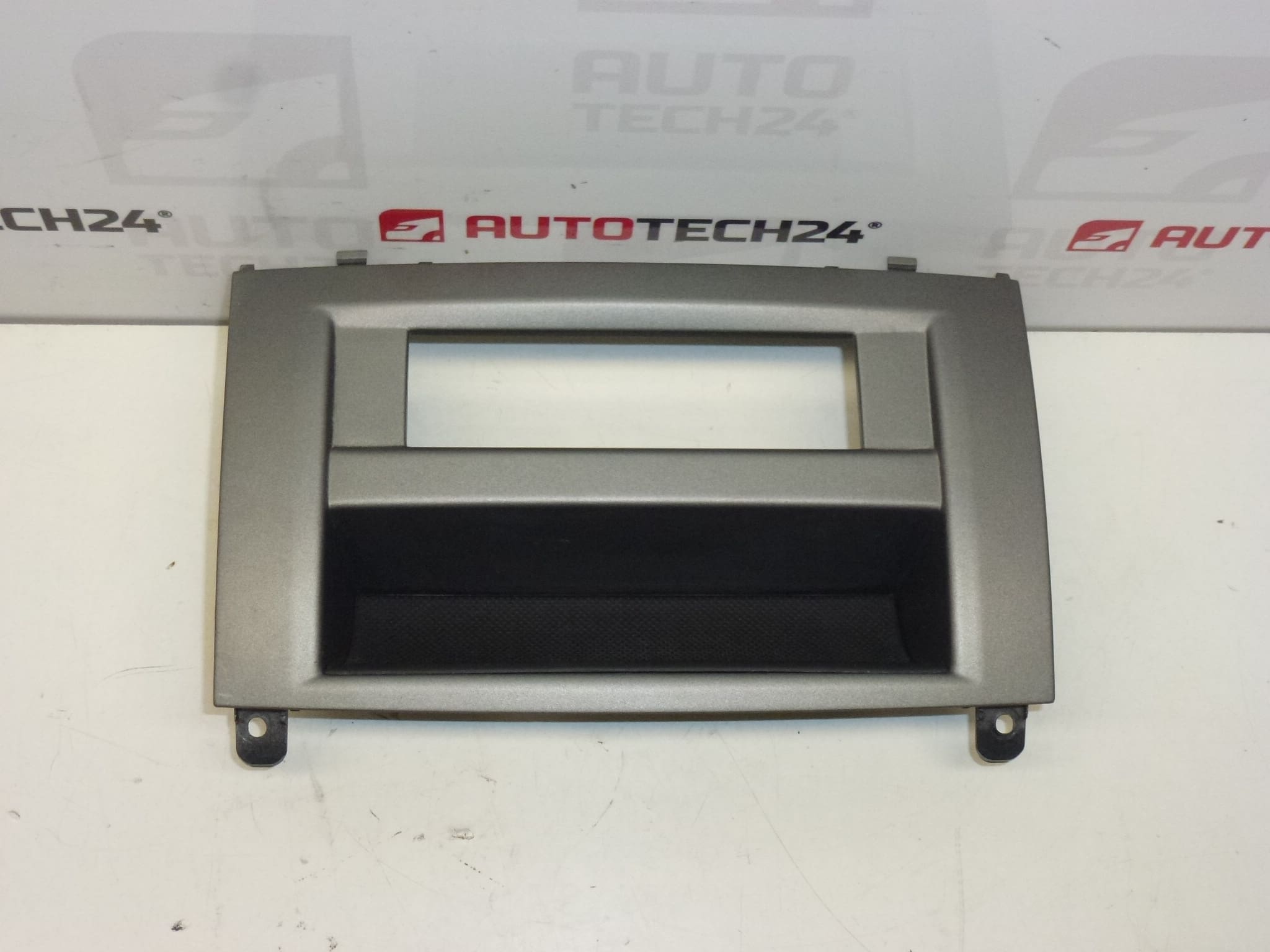 Cadre afficheur radio Peugeot 407 96577887 77 8265S9