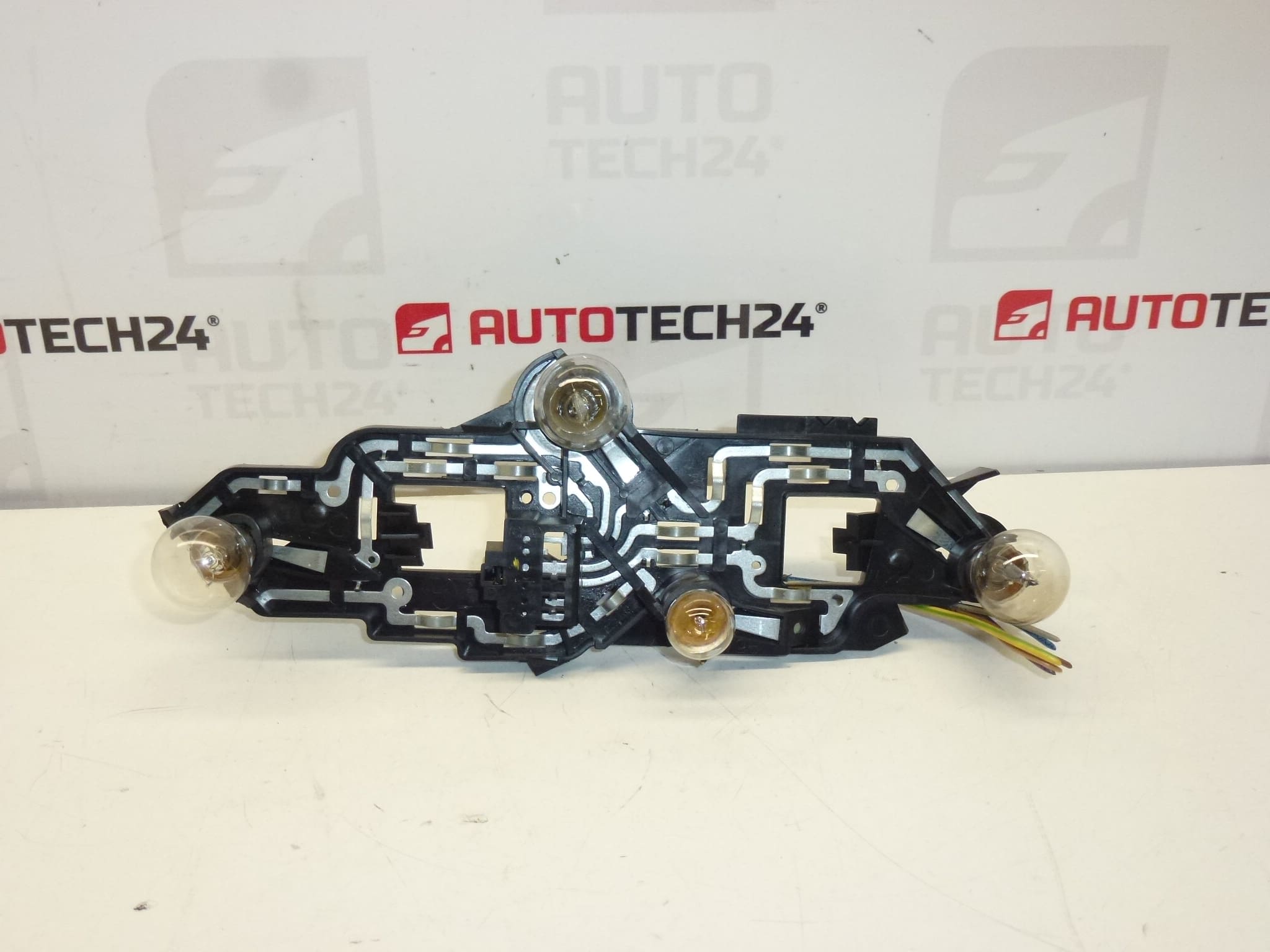 Douille pour feu arrière gauche avec un bout de câblage Peugeot 307 6350P3