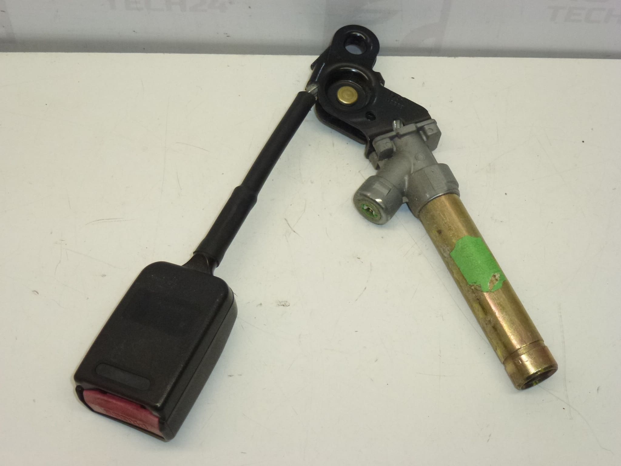 Antivol ceinture avant gauche Peugeot 406 96233059XX 8972S1