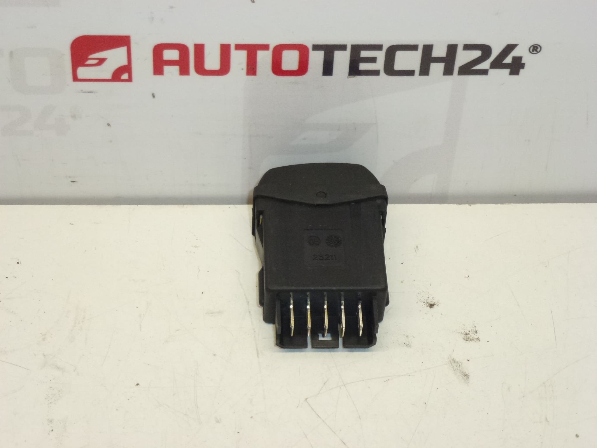 Commande de vitre Citroën Xsara 6552TC