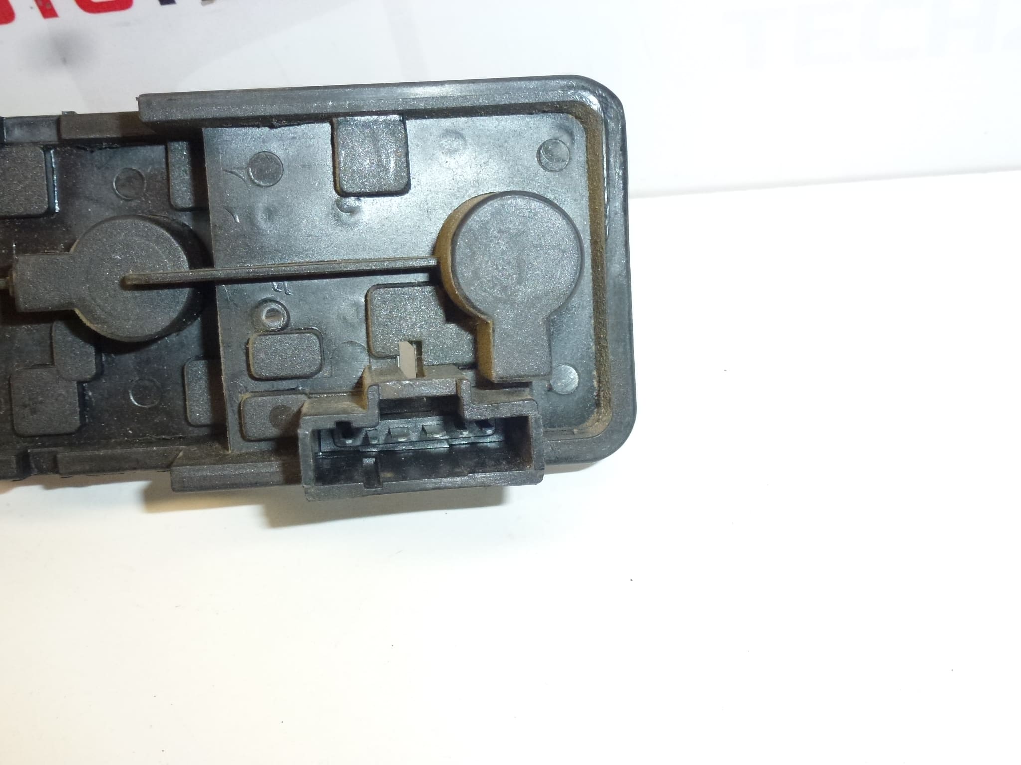 Socle feu arrière gauche Citroën Xsara Picasso 6350N0 6350T2